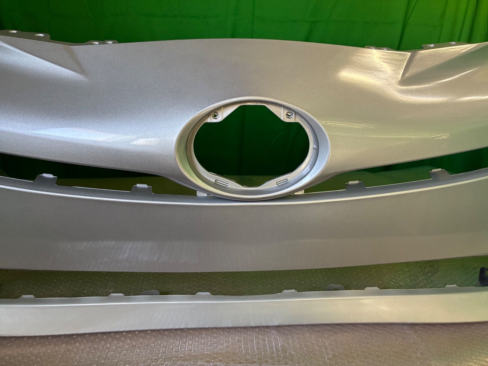 TOYOTA 50系プリウス/50プリウス前期 フロントバンパー/シルバー（訳