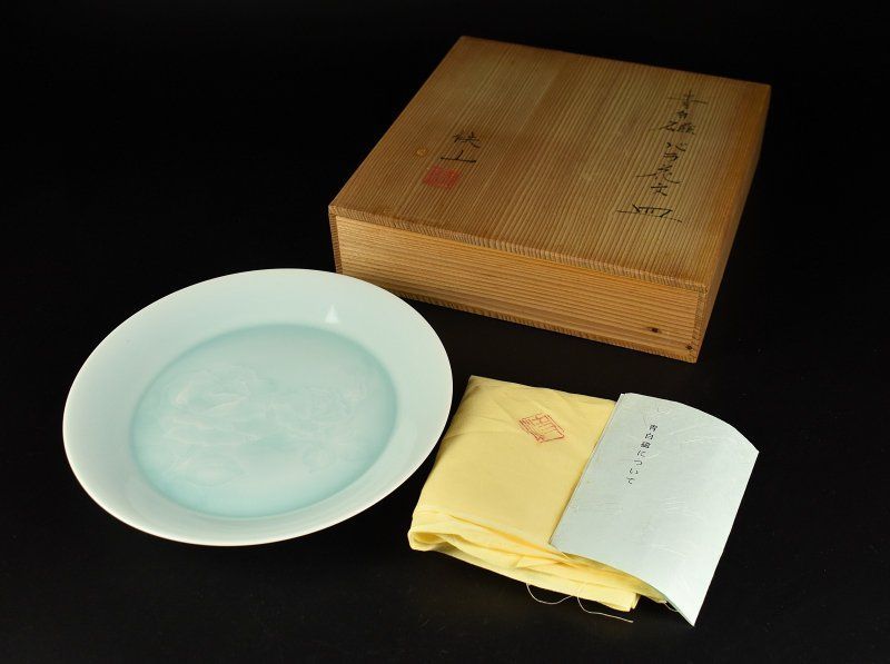 蔵A4366b】快山窯 塚本快示 青白磁バラ花文 中皿 七寸皿 共箱 - メルカリ