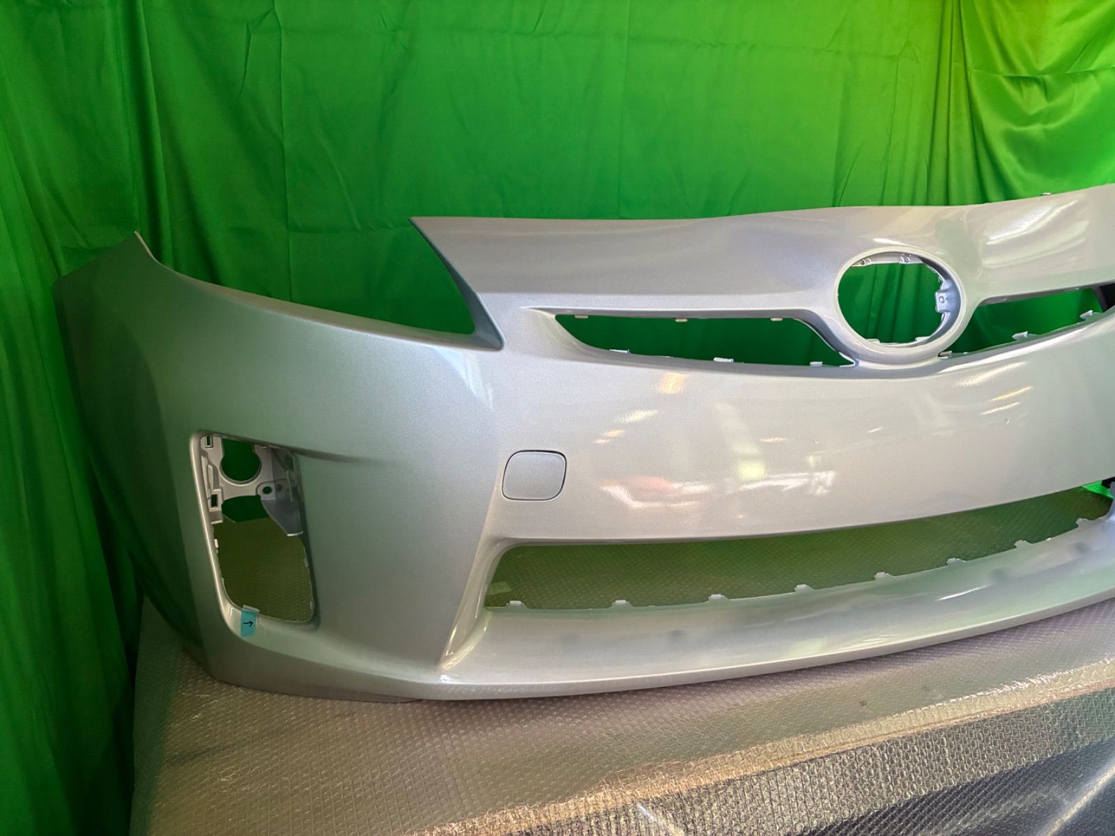 TOYOTA 30系プリウス/30プリウス前期 フロントバンパー/シルバー（訳