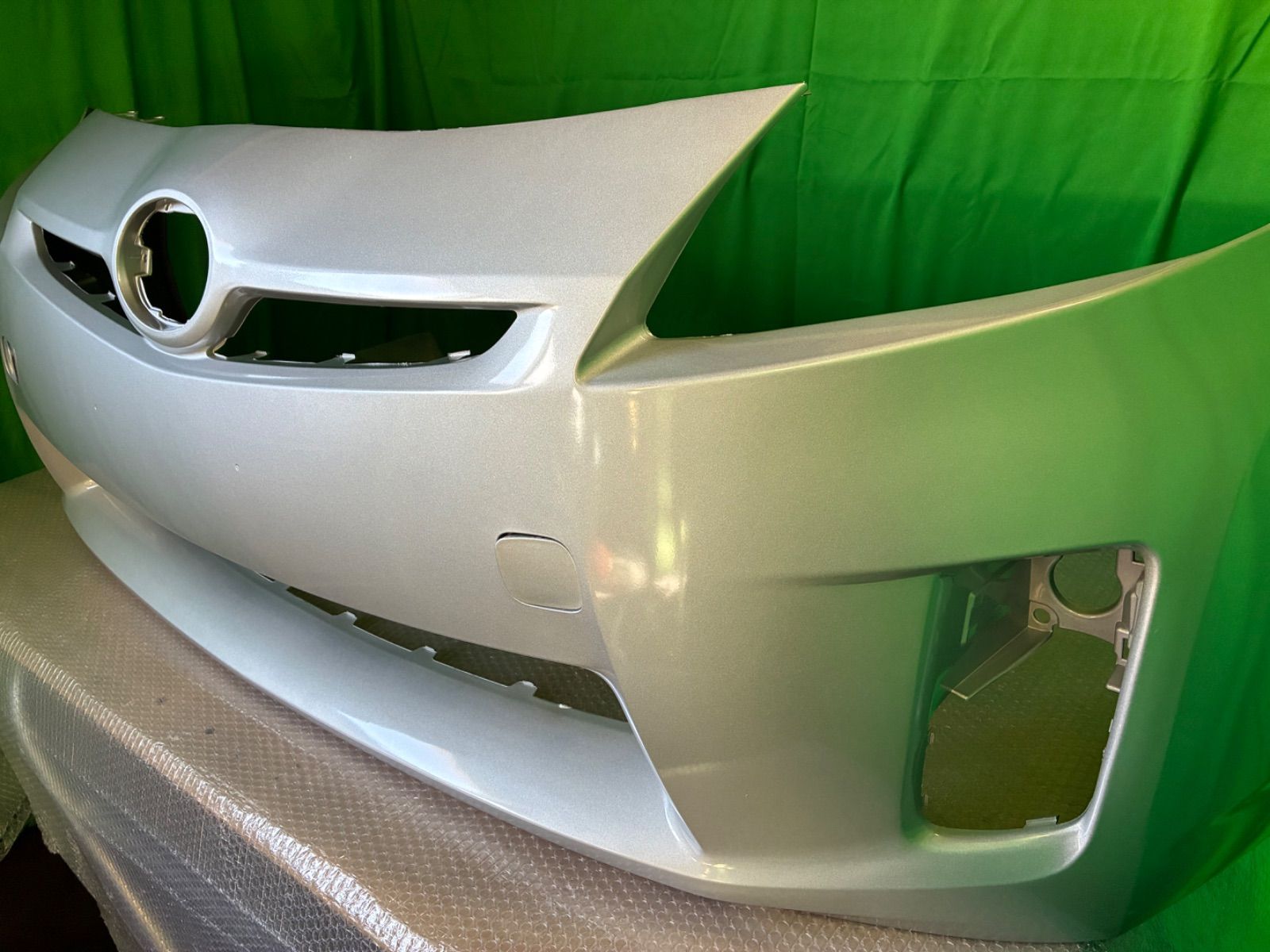 m*a様 (56) 30プリウス　社外前期フロントバンパー　シルバー TOYOTA 30系プリウス/30プリウス前期 フロントバンパー/シルバー（訳