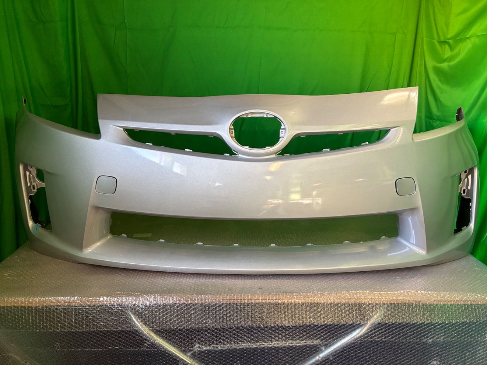 TOYOTA 30系プリウス/30プリウス前期 フロントバンパー/シルバー（訳