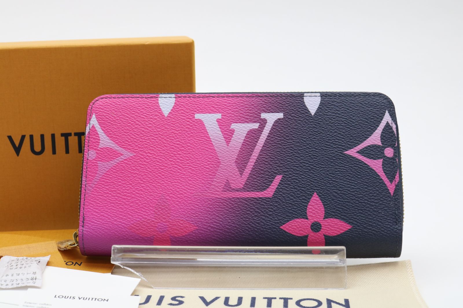 【未使用に近い】ルイヴィトン モノグラム フューシャ ジッピーウォレット ルイヴィトン【未使用に近い】モノグラム フューシャ ジッピー