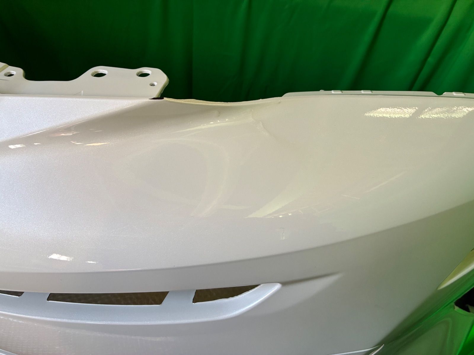 TOYOTA 50系プリウス/50プリウス前期 フロントバンパー/ホワイト（070