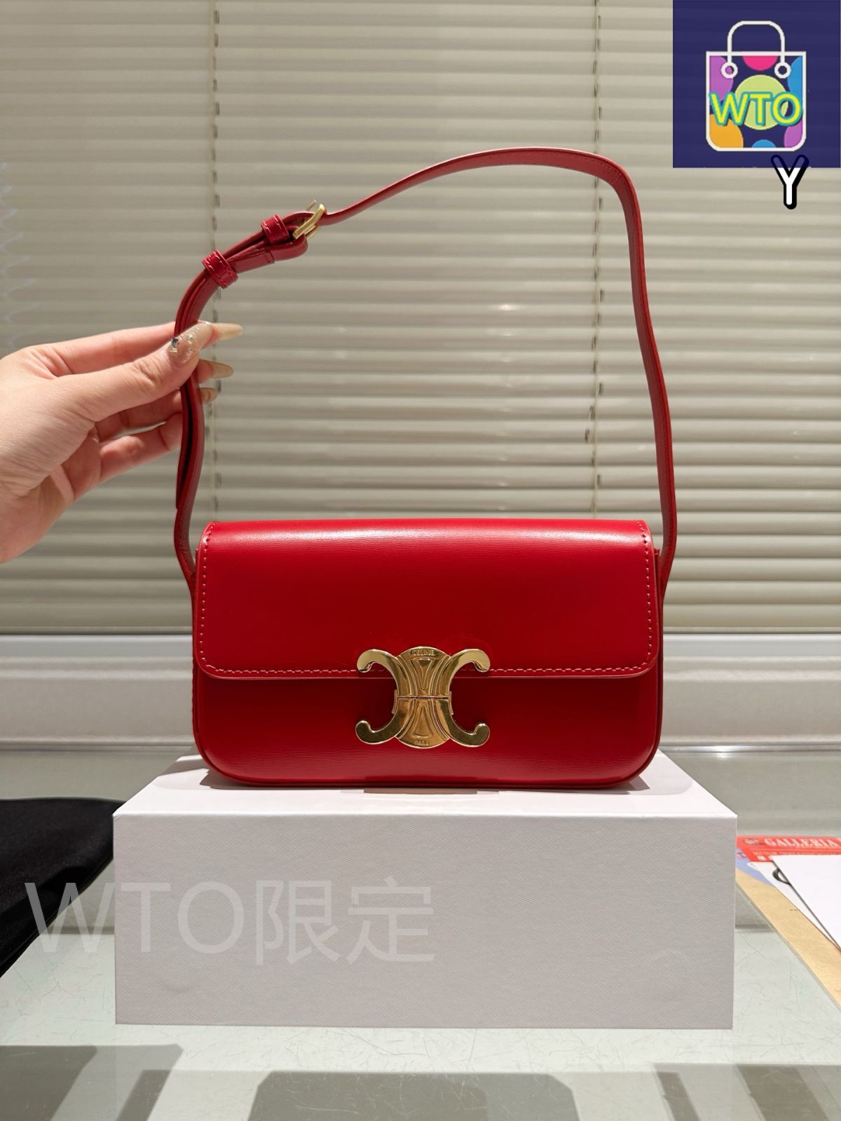 無言購入OK⭐︎mocchi⭐︎ 正規品CELINEセリーヌトリオンフ セレブ多数愛用セリーヌ スモールウォレット トリオンフ 財布 オリーブ