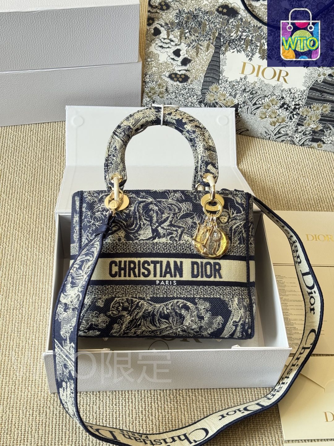 今日特価】Dior ディオール レディーD-Liteシリーズ 高密度刺しゅうの