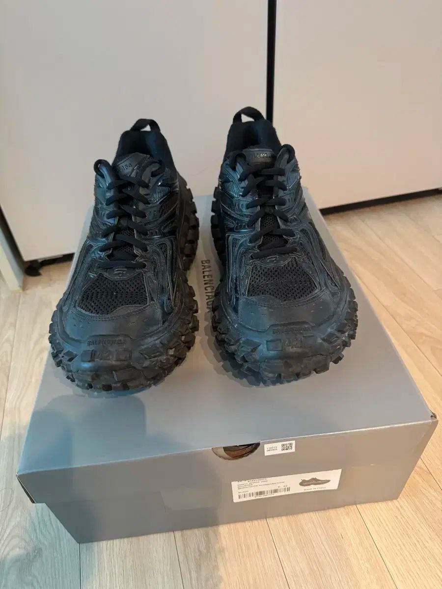 42 バレンシアガ ディフェンダー ブラック - メルカリ