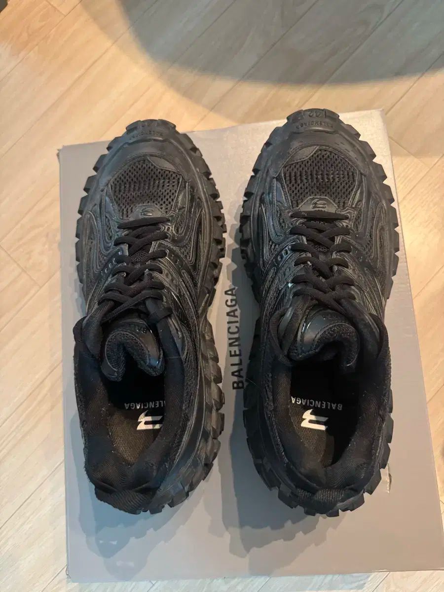 42 バレンシアガ ディフェンダー ブラック - メルカリ