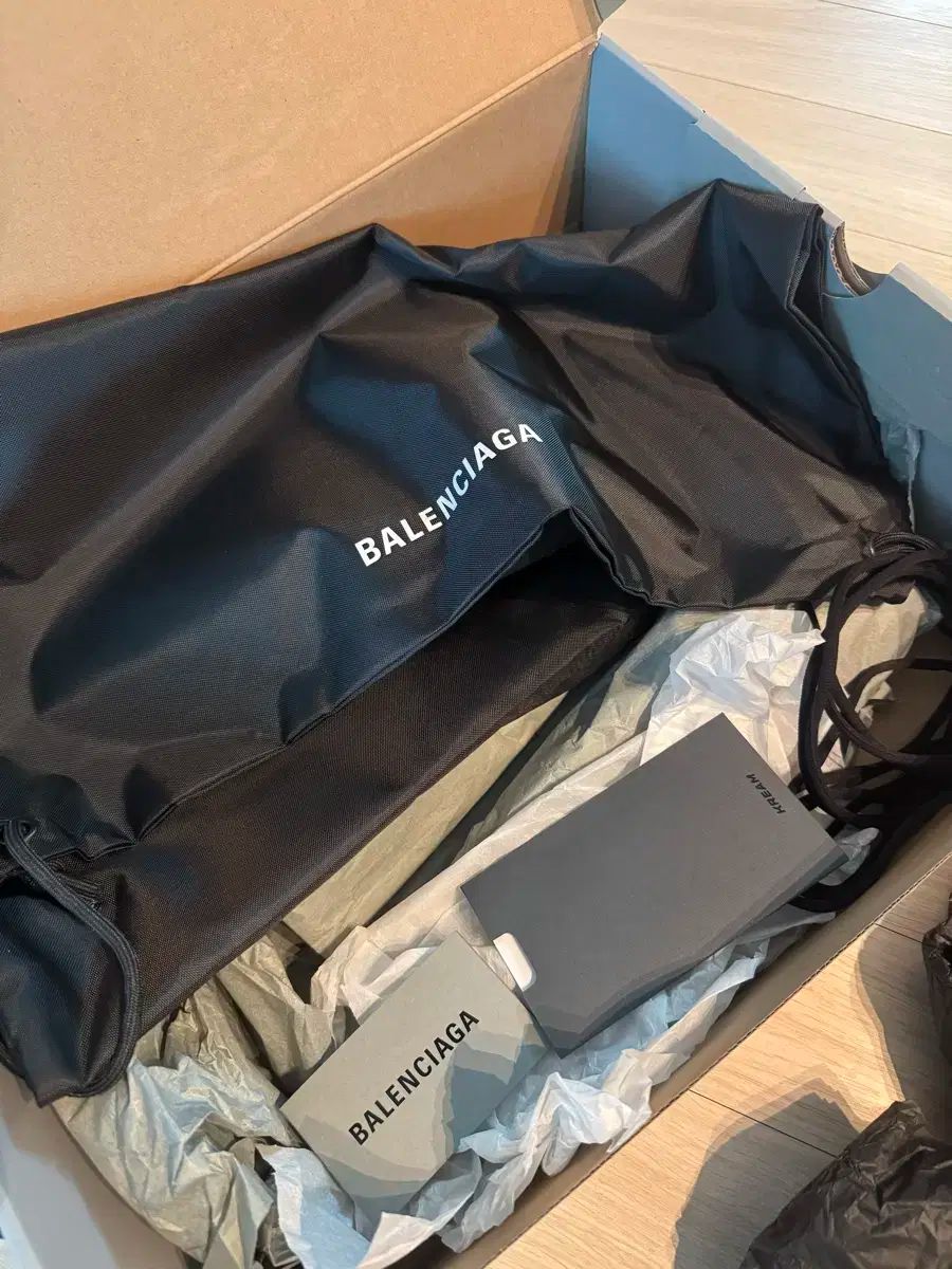 42 バレンシアガ ディフェンダー ブラック - メルカリ