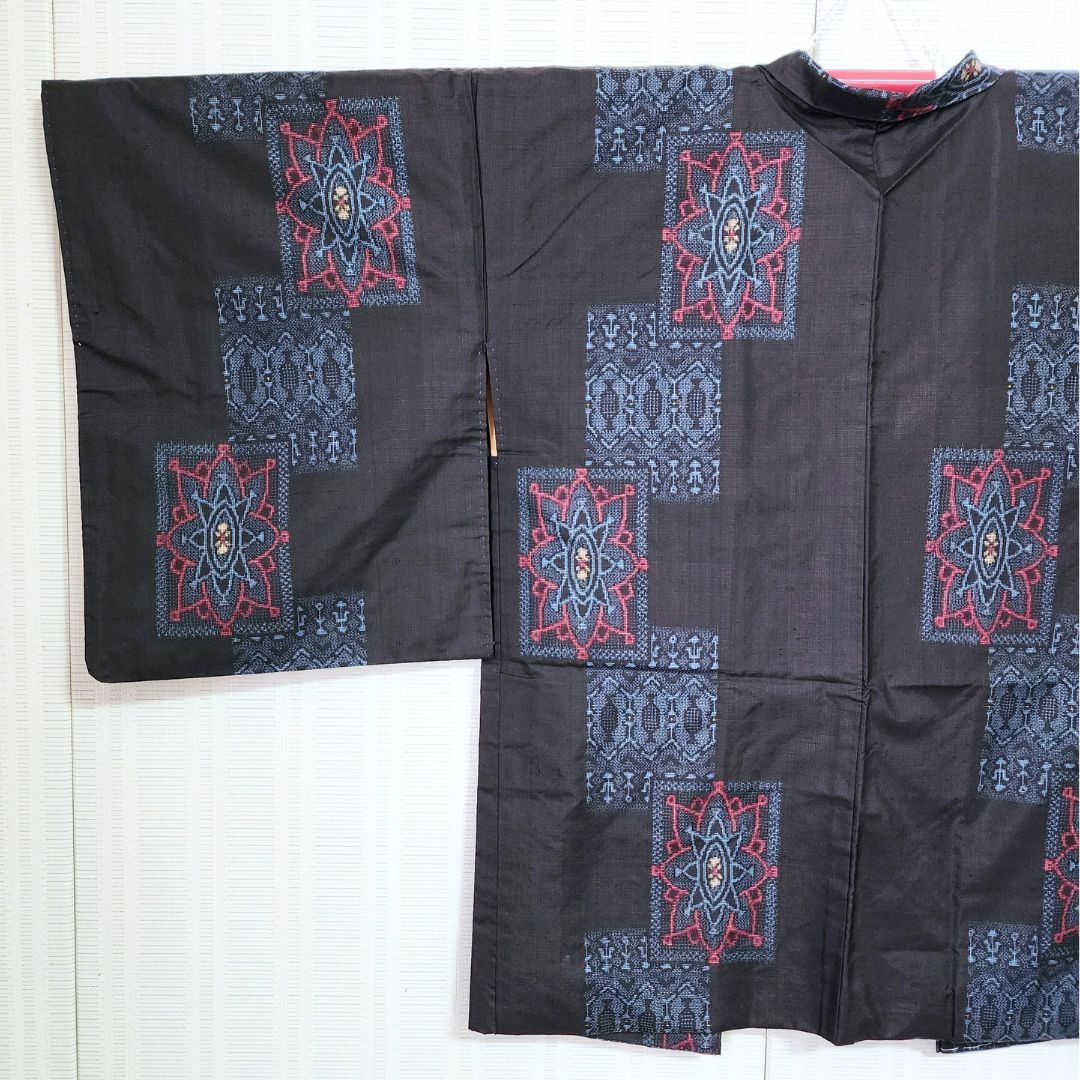 2075.大島紬 アンサンブル 羽織紐付き 牡丹 袷 カタス 正絹 着物 2075.大島紬 アンサンブル 羽織紐付き 牡丹 袷 カタス 正絹 着物