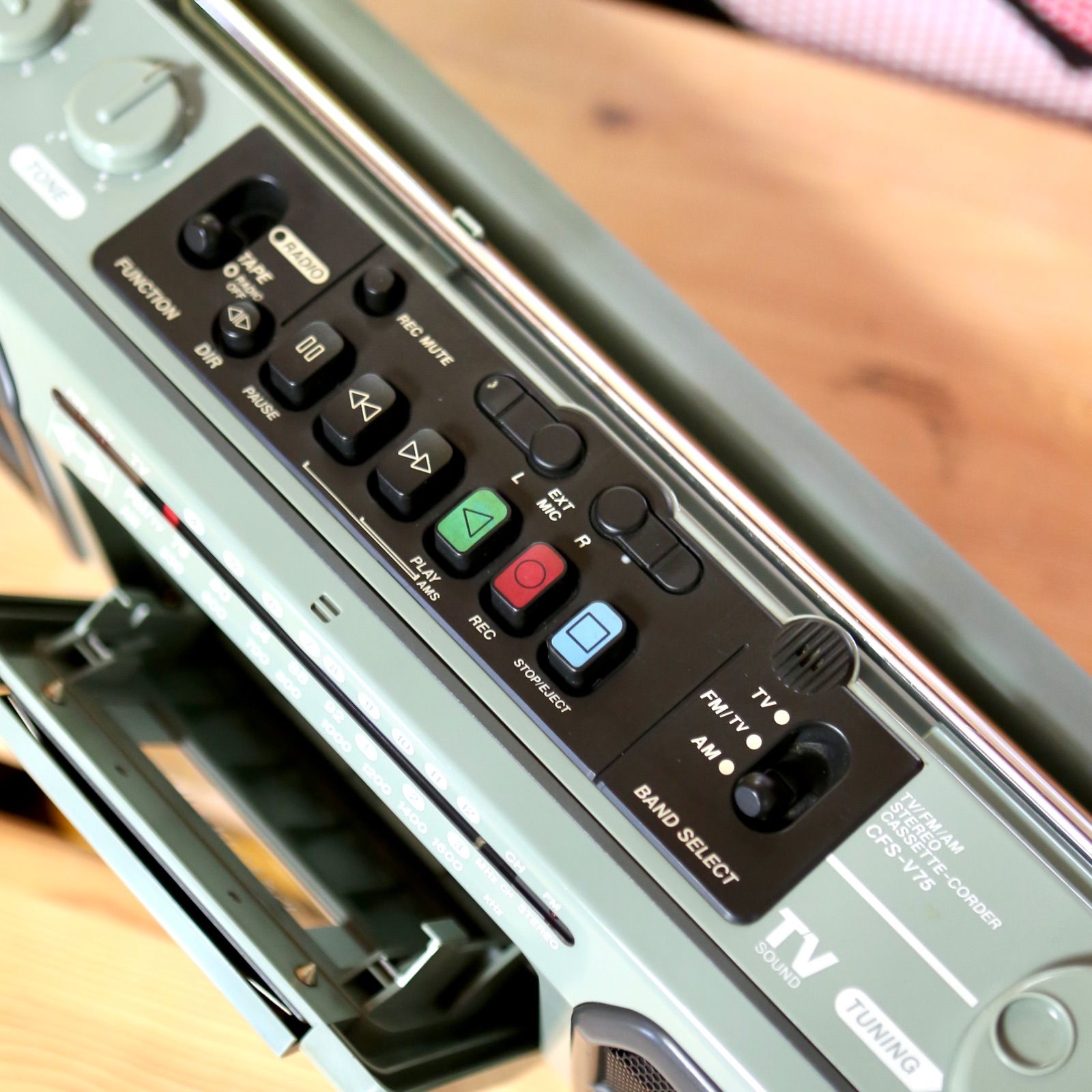 SONY ソニー CFS-V75（1984年発売　防滴SPORTSシリーズ） SONY SPORTS CFS-V75 防滴仕様 ラジカセ ソニー スポーツシリーズ 80