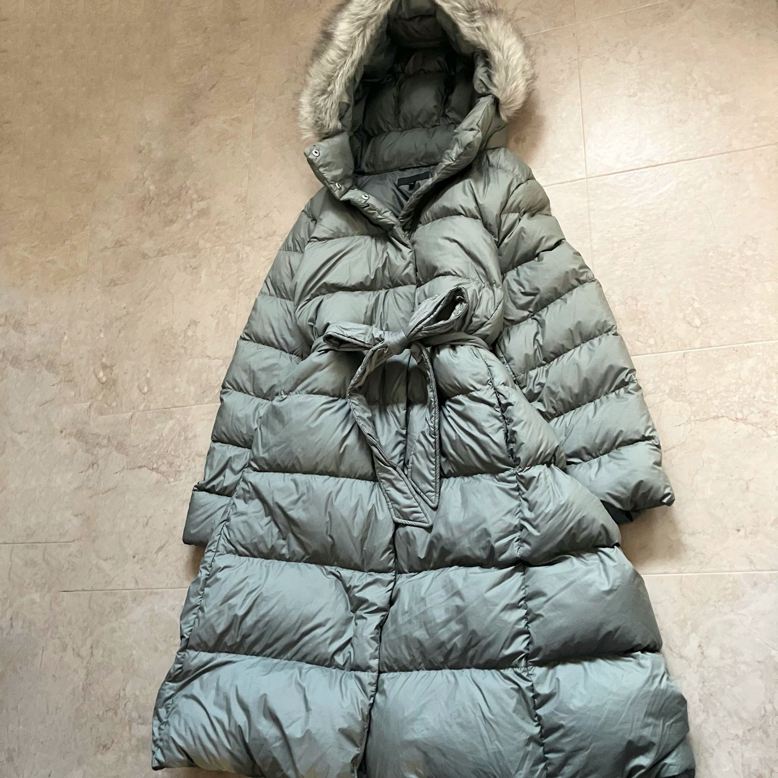 美品】UNIQLO ウルトラライトダウンロング 3XL / ダウン90% フード 