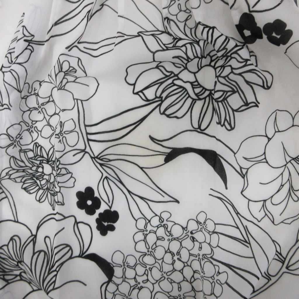 専用です。トゥービーシック　スカート　白　黒　花柄　総柄 トゥービーシック TO BE CHIC フレアスカート ひざ丈 花柄 総柄 42 L