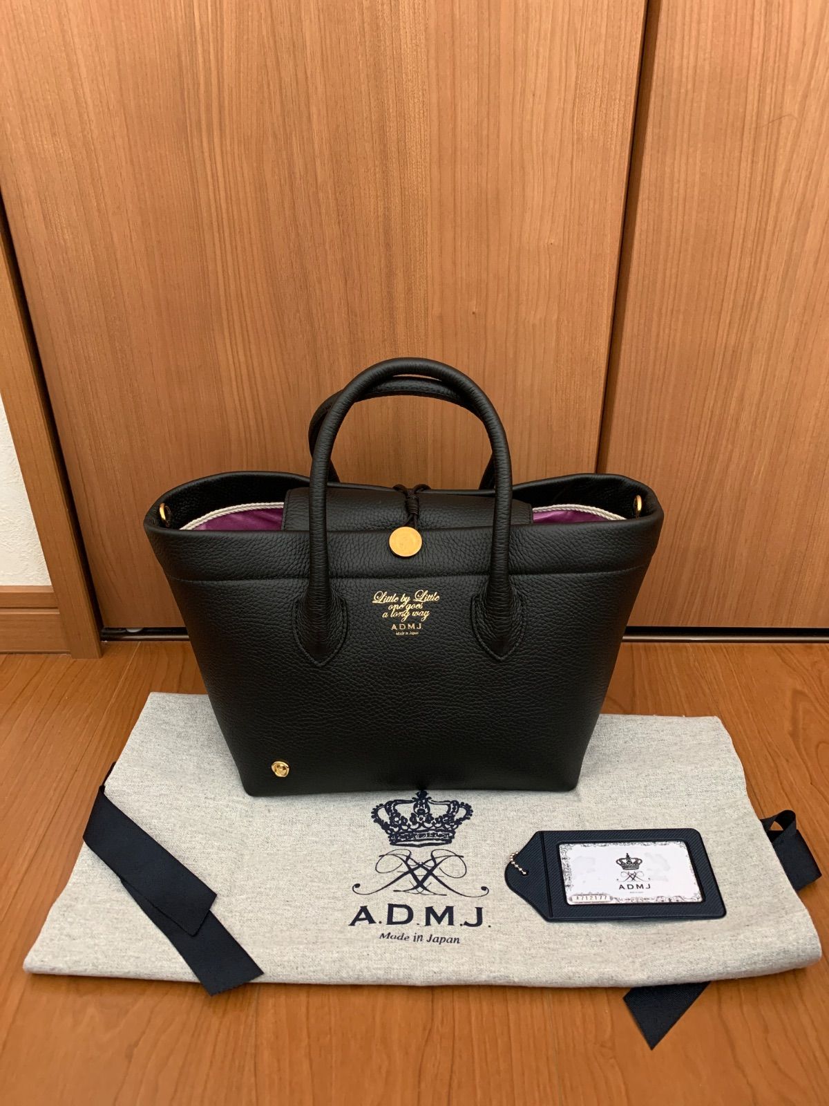 新品同様 未使用 ADMJ シュリンク型押し マーキスボタン トート