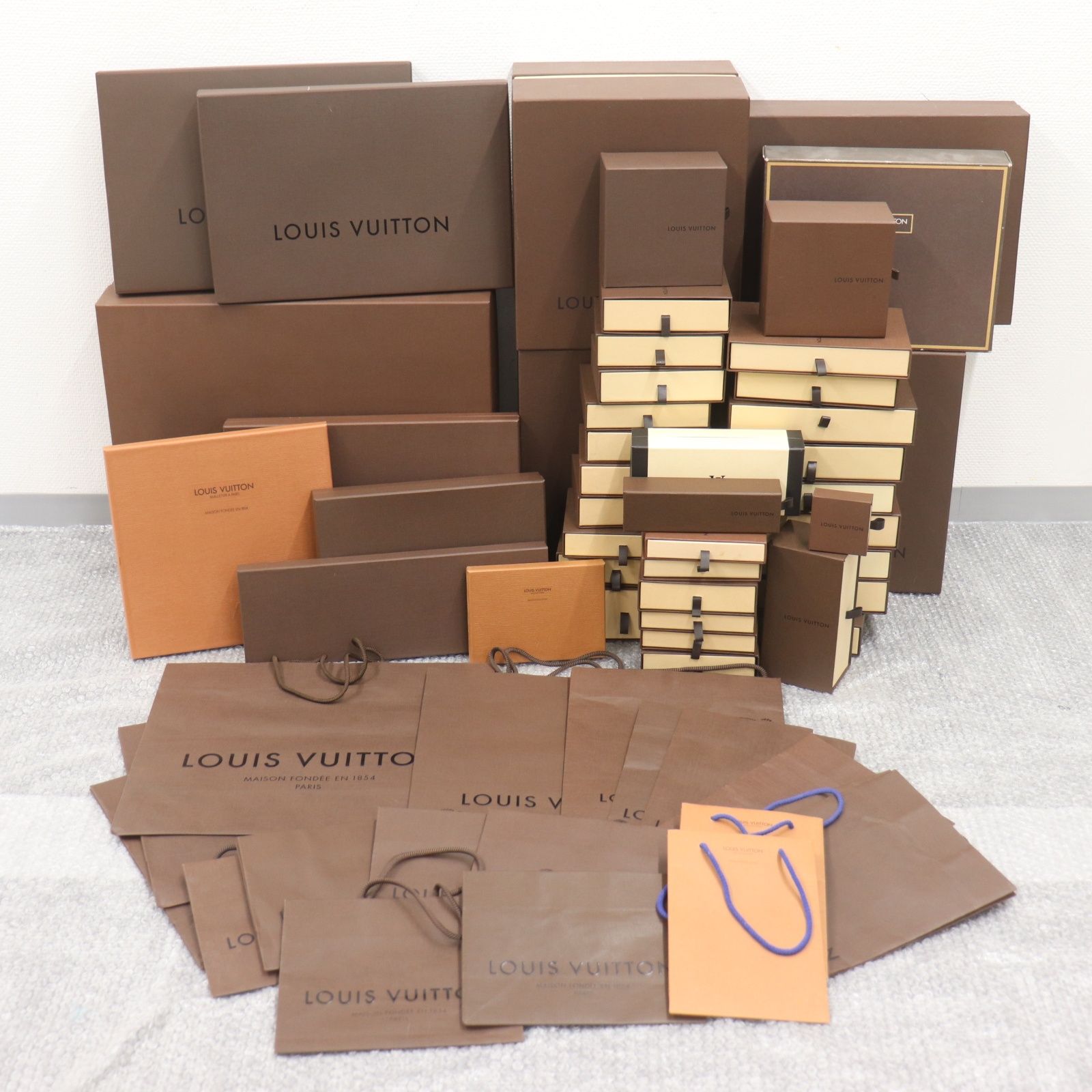 IT200AZM9CTI LOUIS VUITTON ルイヴィトン BOX 空き箱 ショッパー 純正 紙袋 ブラウン まとめ 紙袋18枚 箱44個