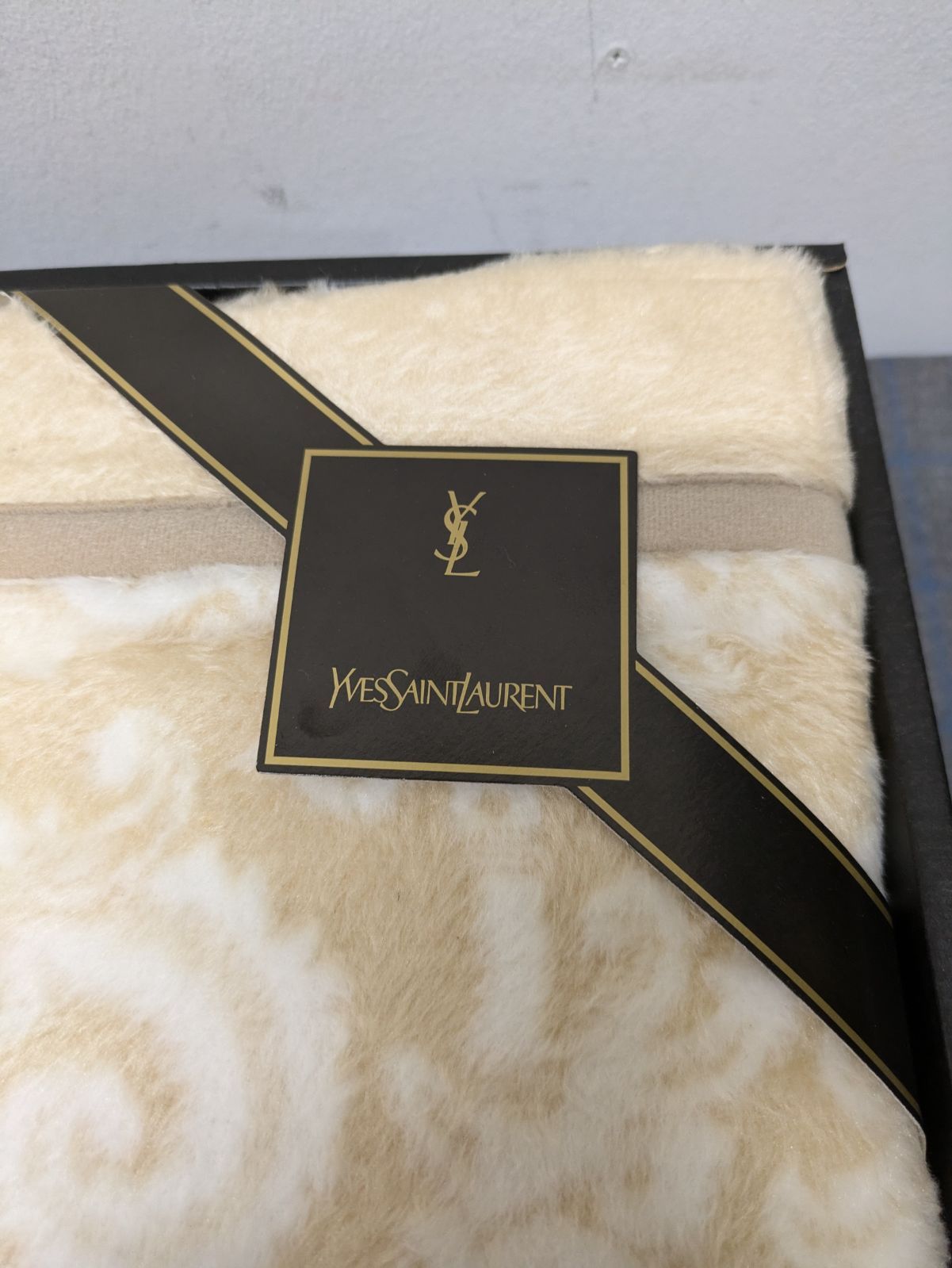 Yves Saint Laurent／イヴサンローラン 毛布 シルク混綿毛布 絹