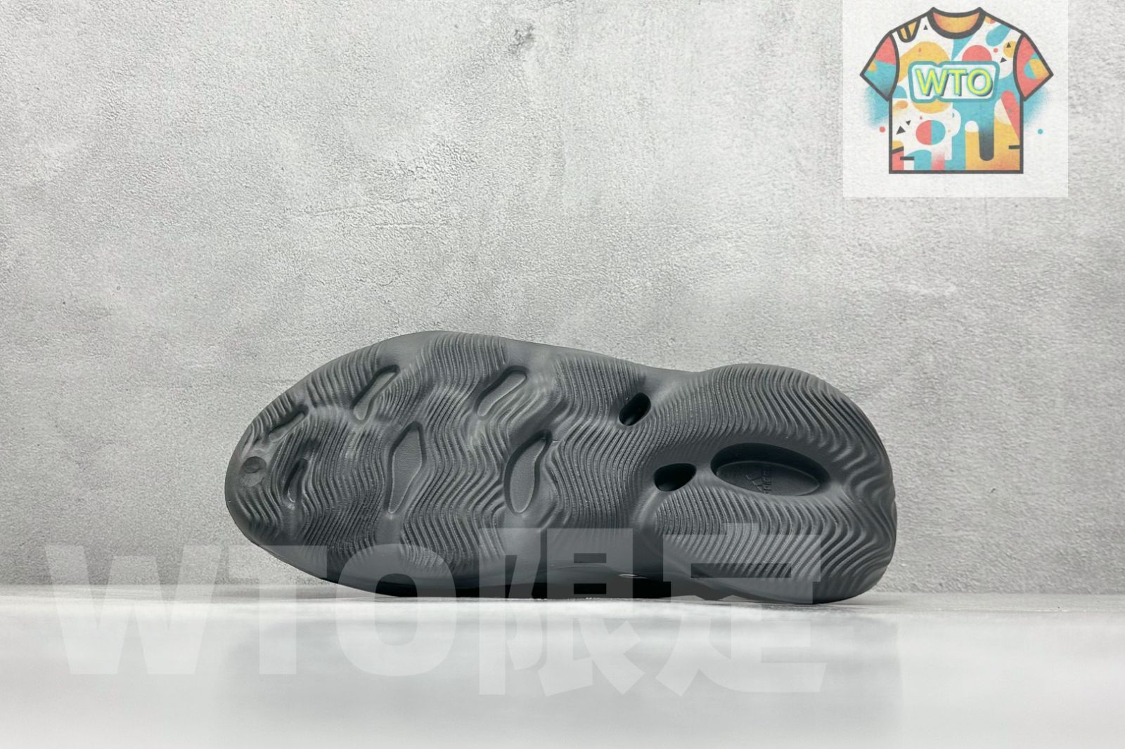 アディダス イージー フォームランナー 