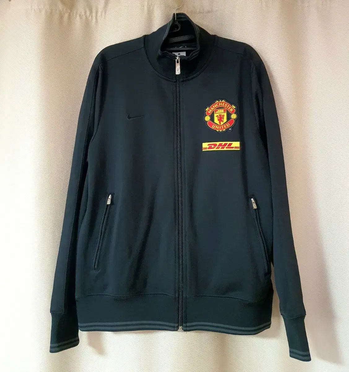 新品) NIKE マンチェスター・ユナイテッドFC DHL トラックジャージ