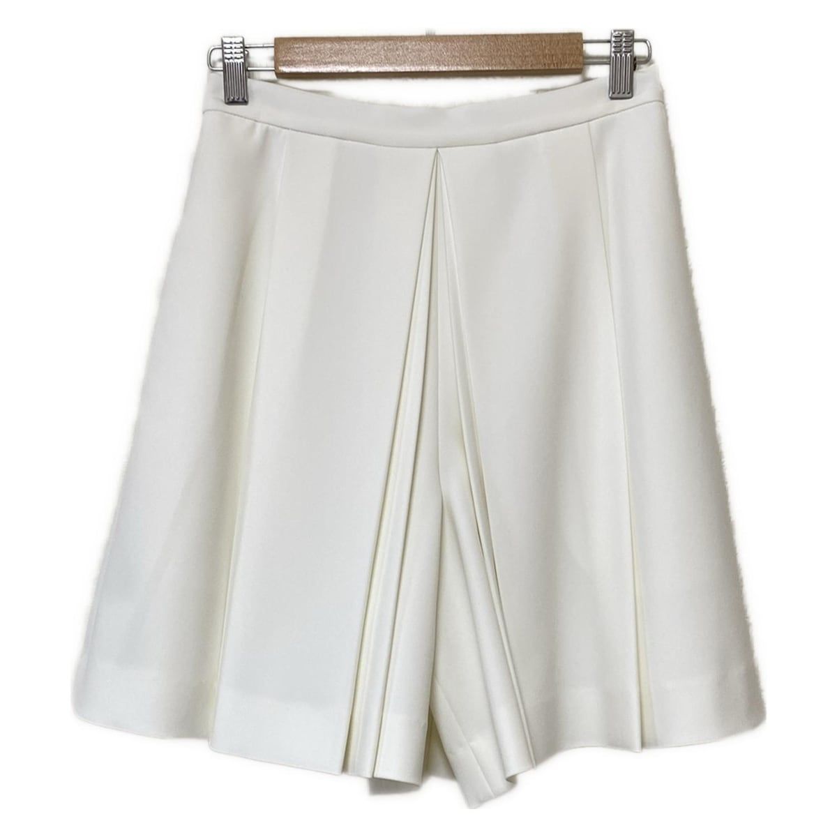 FOXEY NYレイニーパンツ　38 白　ウォータープルーフフォクシー FOXEY NEW YORK(フォクシーニューヨーク) ハーフパンツ サイズ38 M