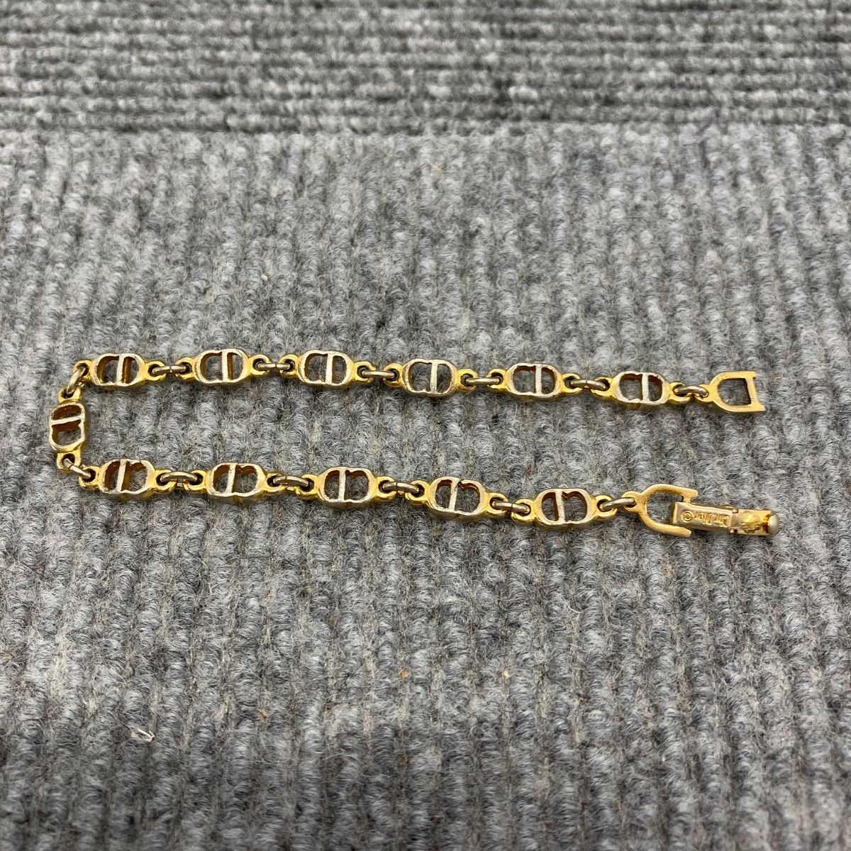 美品 Christian Dior ディオール CDロゴ ゴールド ブレスレット 楽天市場】ディオール ブレスレット CD ロゴ ゴールド メタル 中古