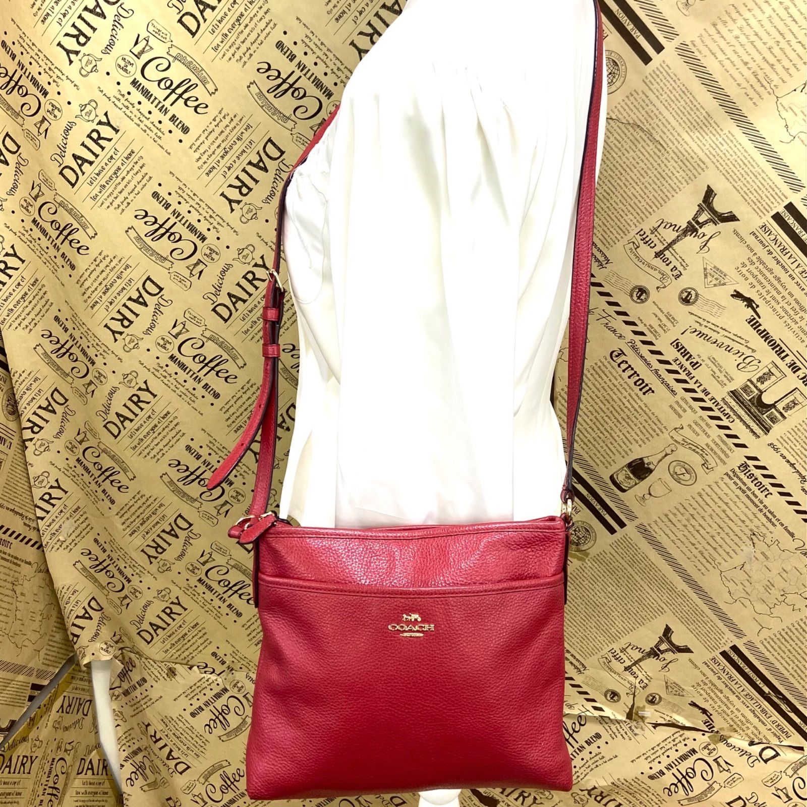 コーチ ショルダーバッグ 赤 サコッシュ 革 フォーマル ポシェット