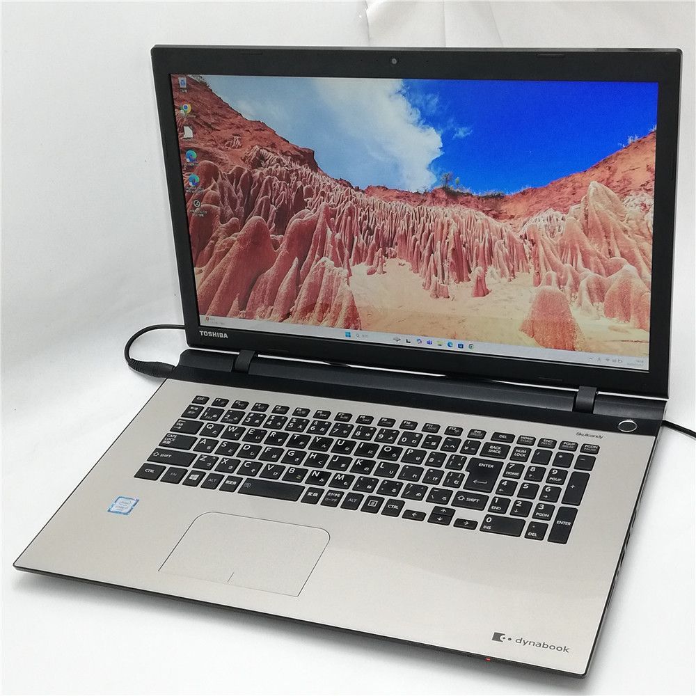 ブルーレイが観れる✨フルHD液晶 快適SSD カメラ 白 ノートパソコン 東芝 ブルーレイが観れる✨フルHD液晶 快適SSD カメラ 白 ノートパソコン