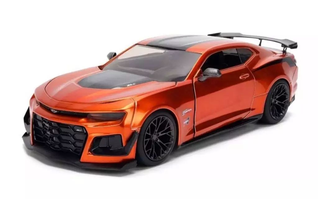 新品】ミニカー 1/24 2024 シェビー カマロ ZL1 1LE(オレンジ