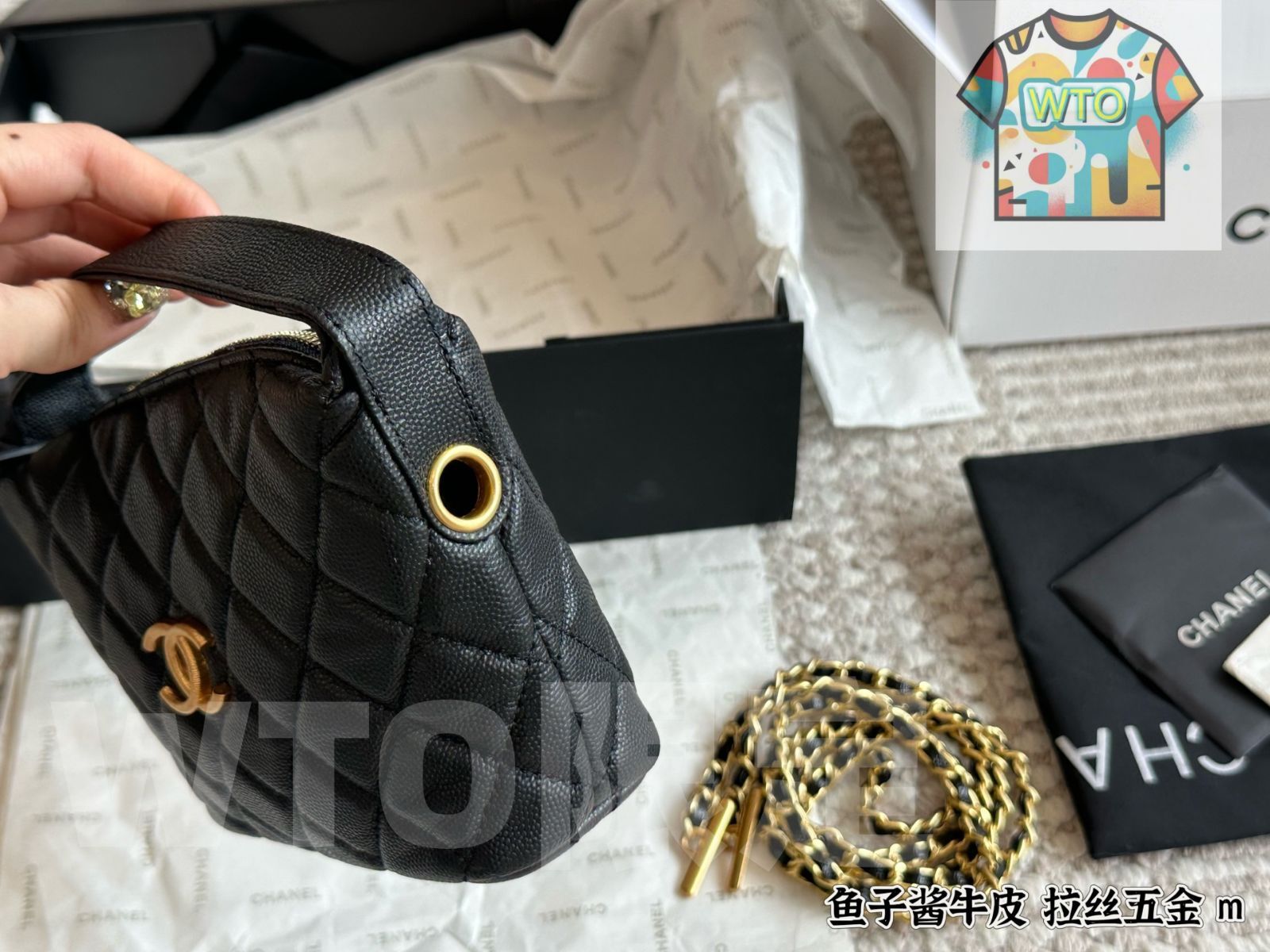 新品CHANEL ノベルティ　エンボスロゴ　革製ボックス　大サイズ 新品CHANEL ノベルティ エンボスロゴ 革製ボックス 大サイズ 今日特価