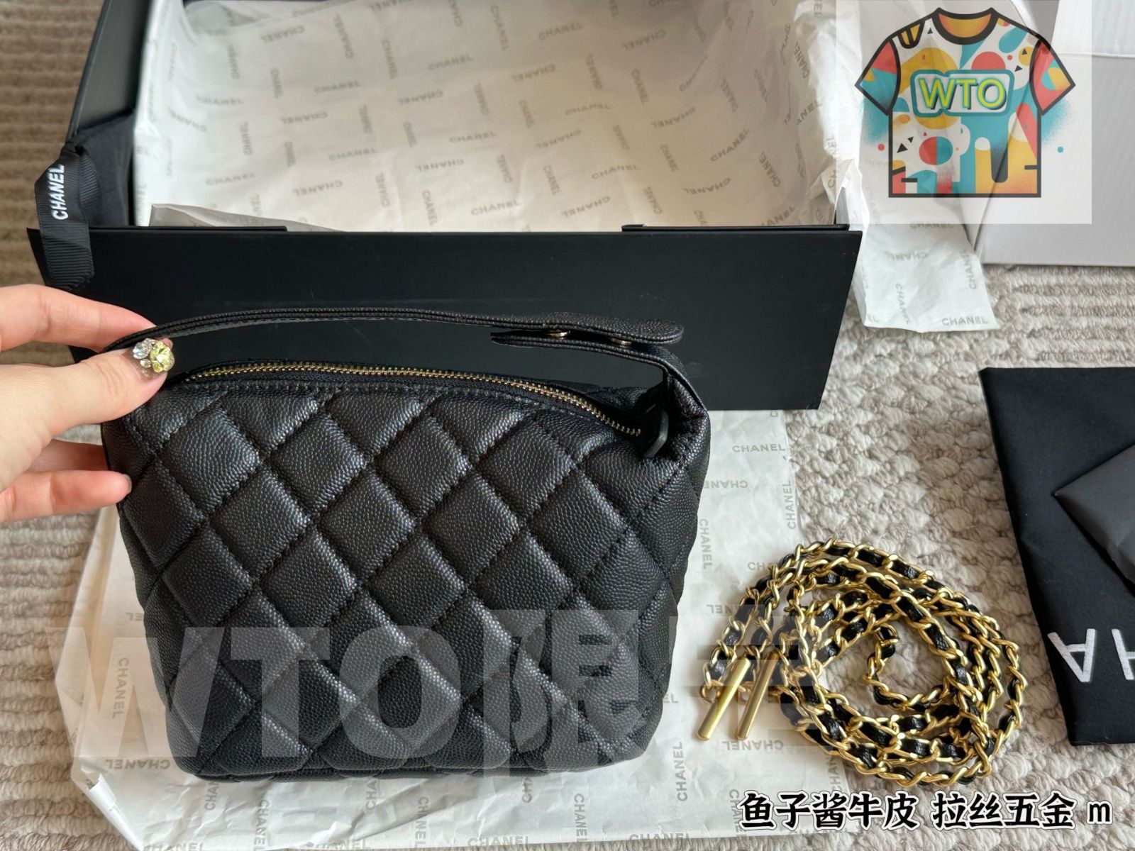 新品CHANEL ノベルティ　エンボスロゴ　革製ボックス　大サイズ 新品CHANEL ノベルティ エンボスロゴ 革製ボックス 大サイズ 今日特価