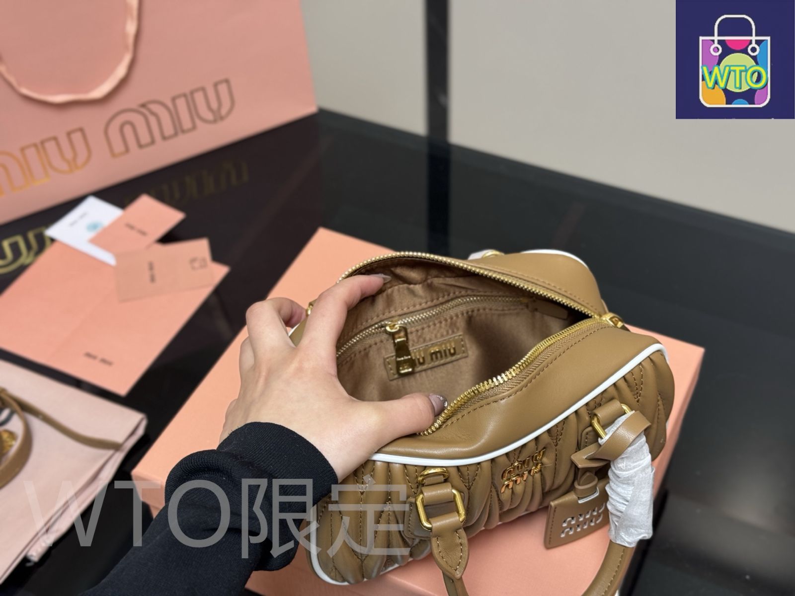 【超美品】miu miu ボウリングバッグ スクエアなミュウミュウのボウリングバッグ】人気スタイリストに聞き