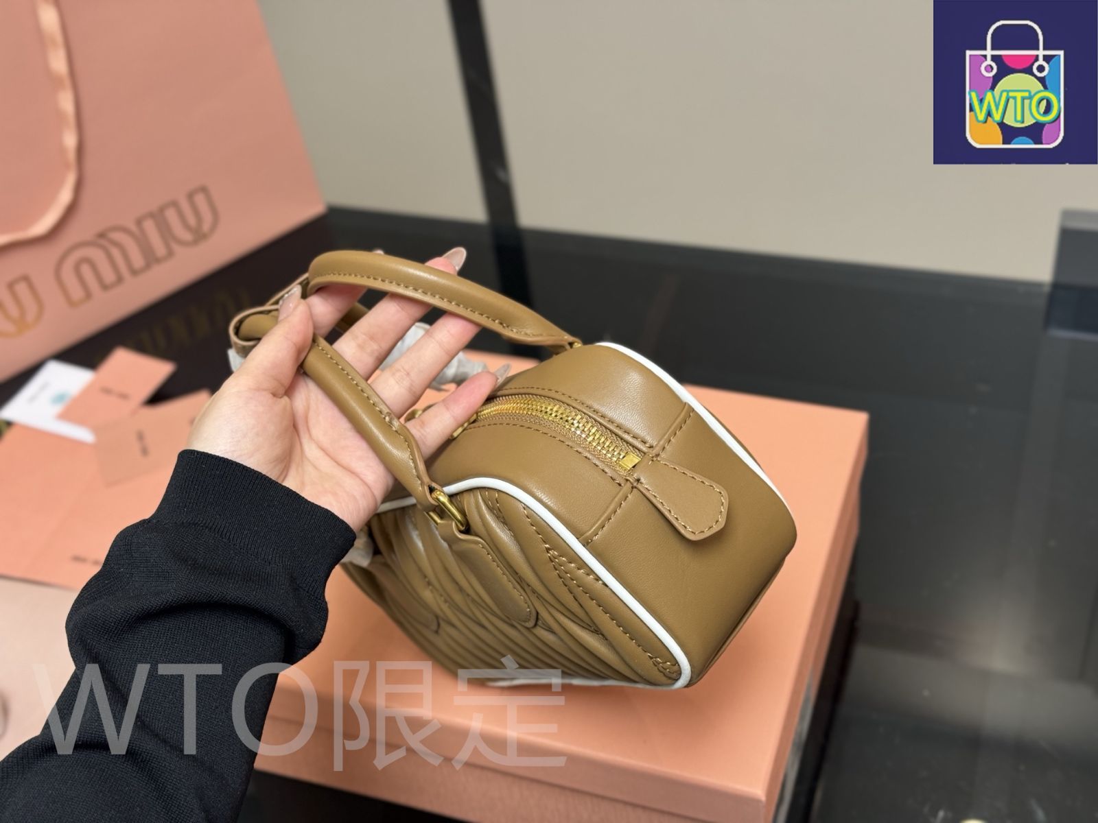 【超美品】miu miu ボウリングバッグ スクエアなミュウミュウのボウリングバッグ】人気スタイリストに聞き