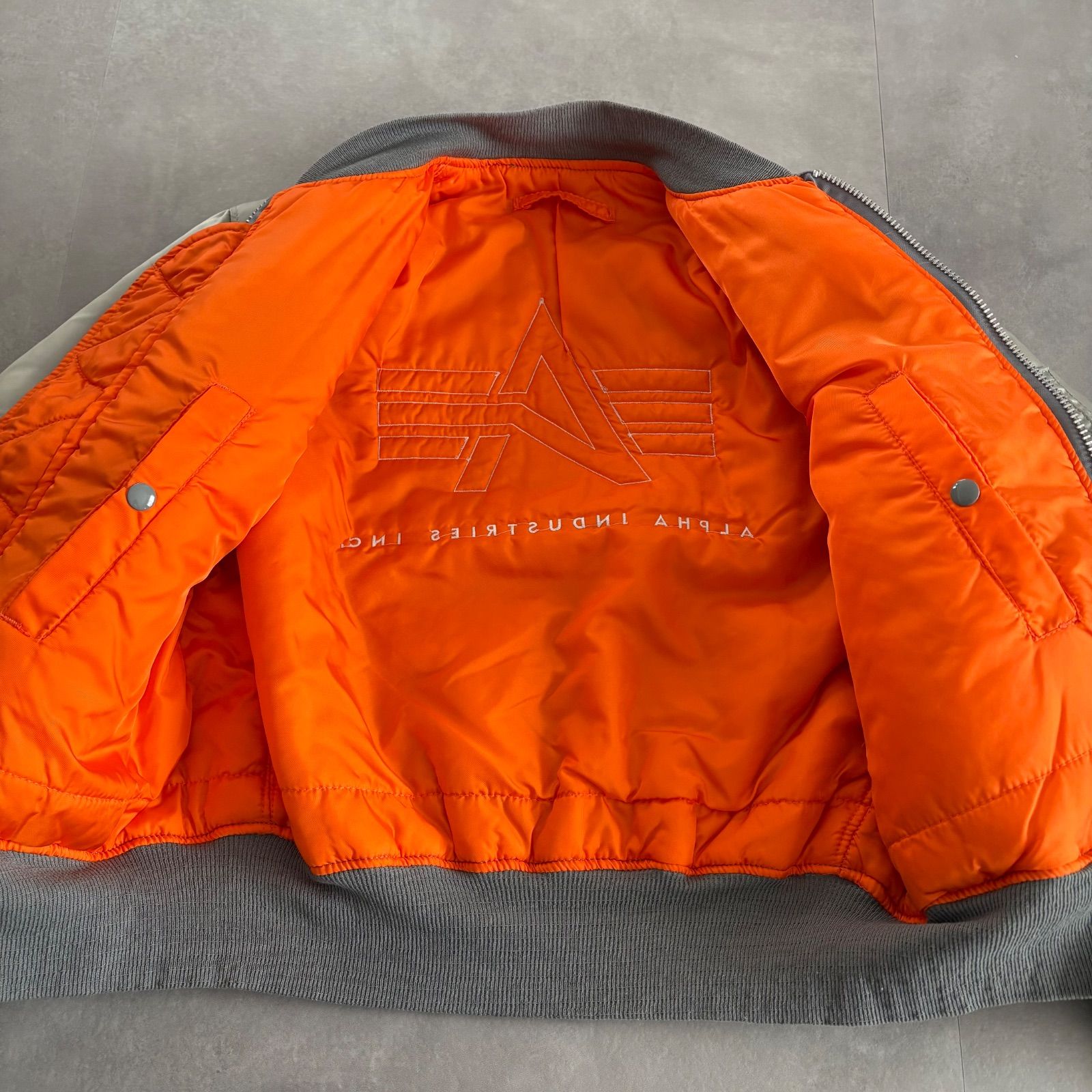 希少色 ALPHA アルファインダストリーズ USA製 MA-1 90s バック刺繍