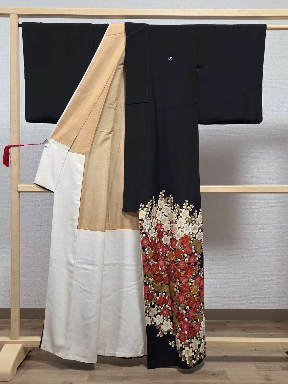 A5◇着物くつろぎ 豪華 梅の花模様 金彩 金駒刺繍 黒 袷 正絹 黒留袖