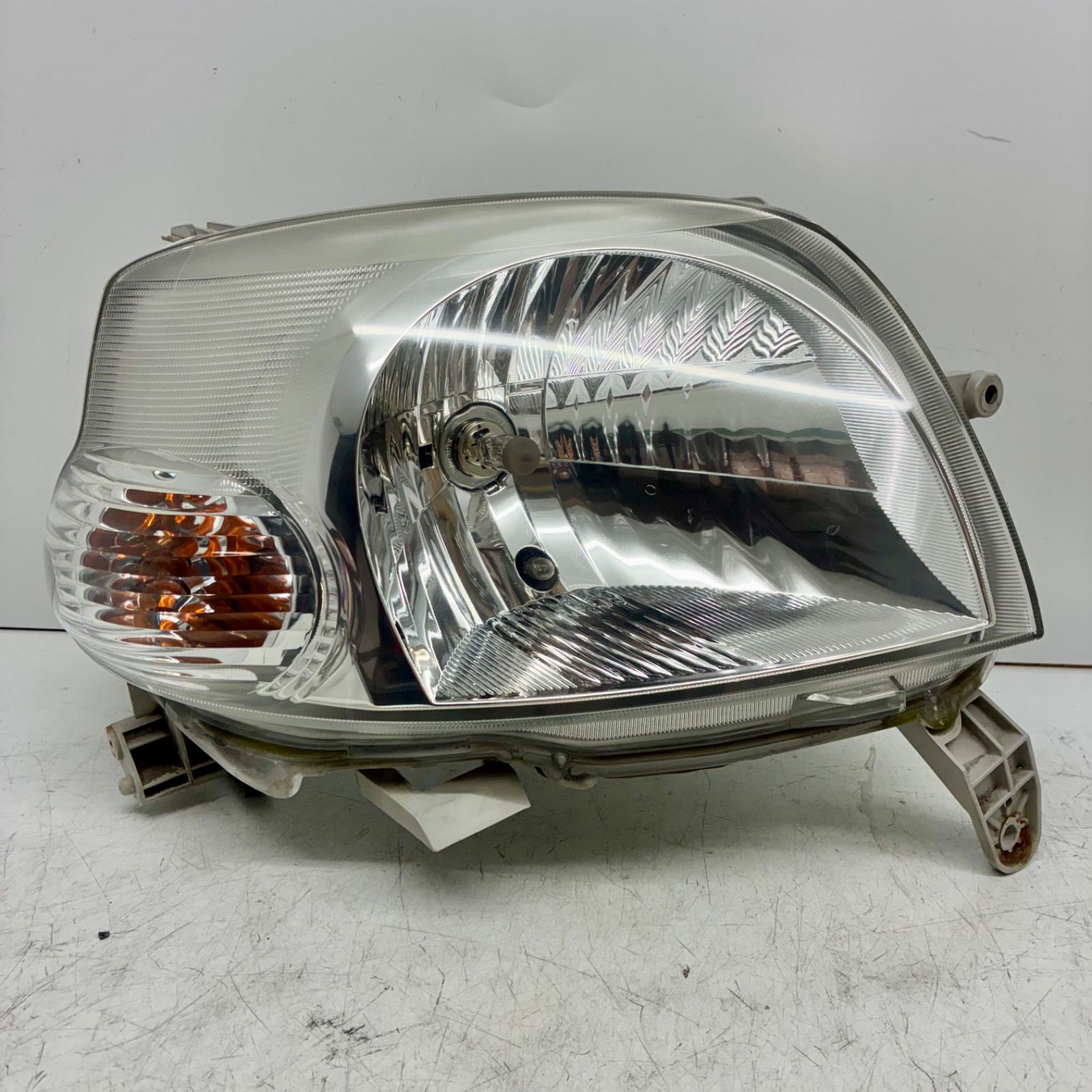 割れ無【コーティング済】ダイハツ L235S L245S エッセ ヘッドライト