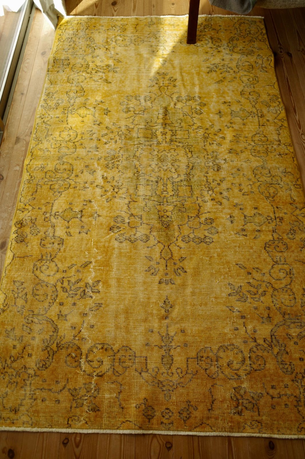 トルコ ヴィンテージラグ イエロー 花柄 ウールラグ １年使用 116×204 トルコ ヴィンテージラグ イエローフローラル トルコ ヴィンテージラグ