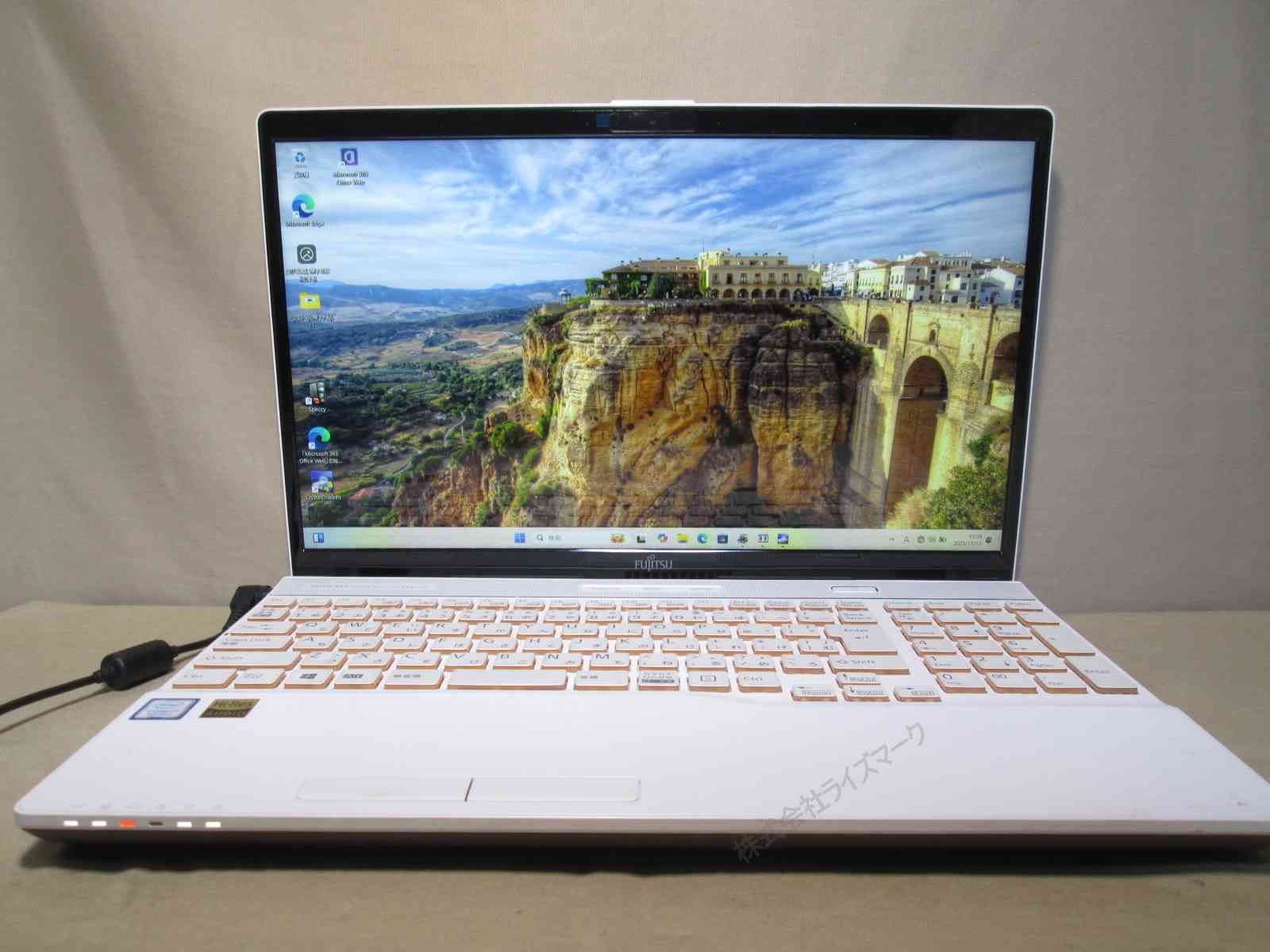 富士通lifebook AH77/D1 i7-8565U メモリ8GB 顔認証 富士通lifebook