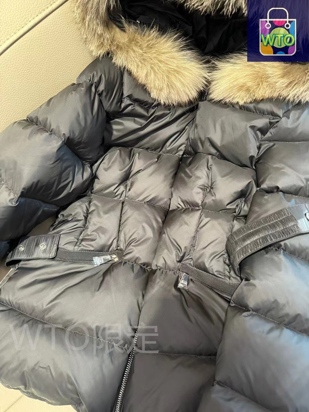 MONCLERモンクレール 黒 ダウンジャケット フード付き ウエストベルト