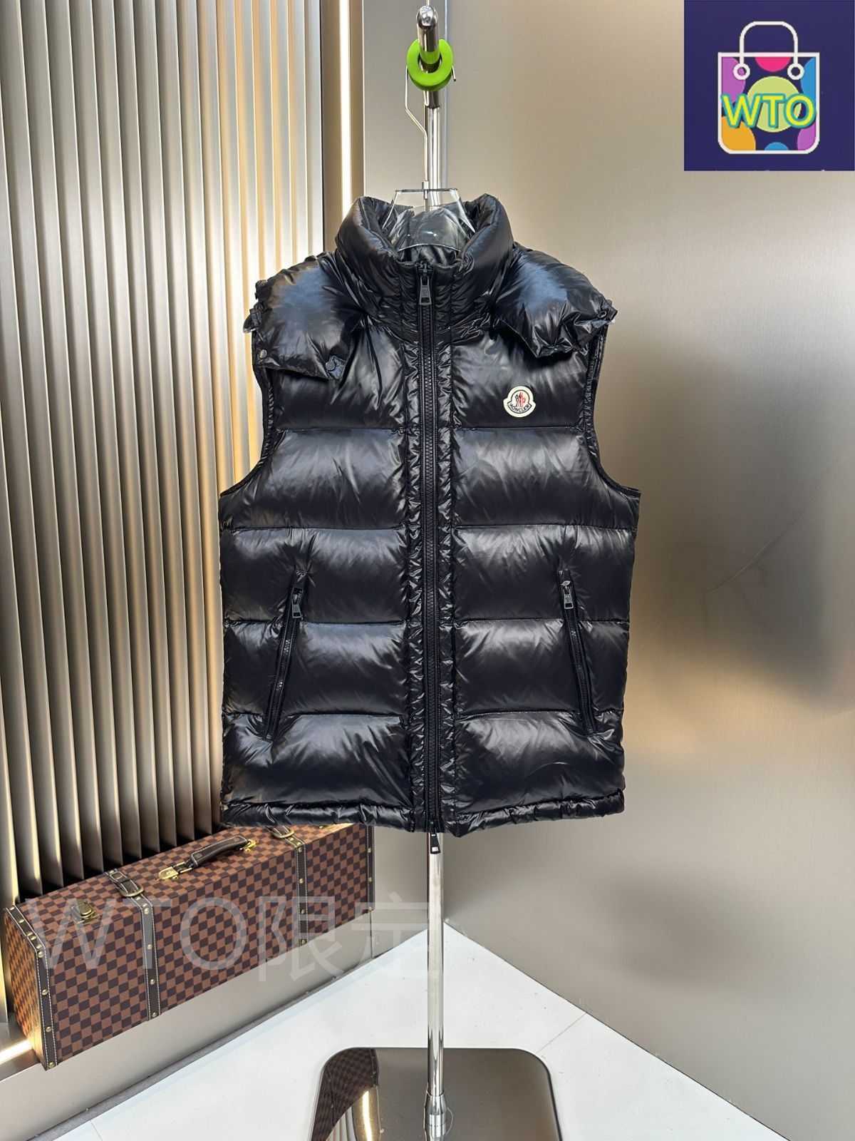 モンクレール ダウン ベスト｜本日限定特価｜新品未使用 - メルカリ