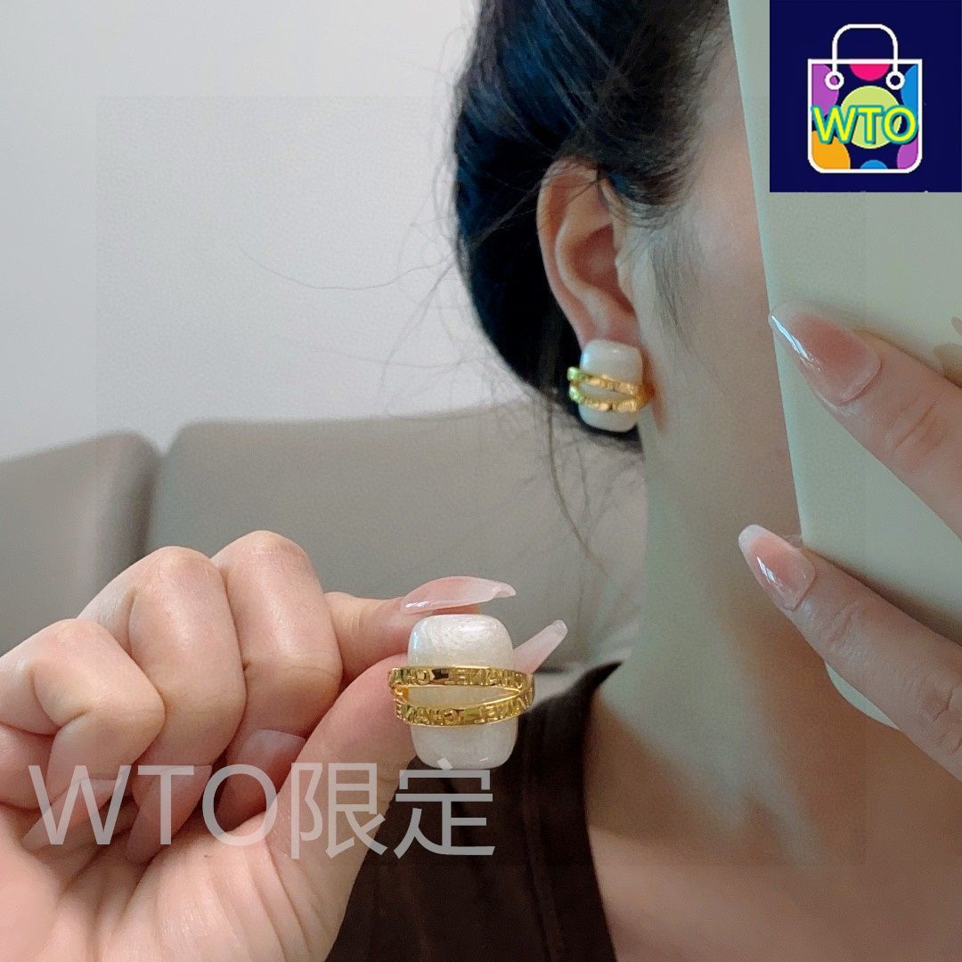 CHANEL ゴールドのダブルCパールイヤリング 今日特価】CHANEL ダブル C