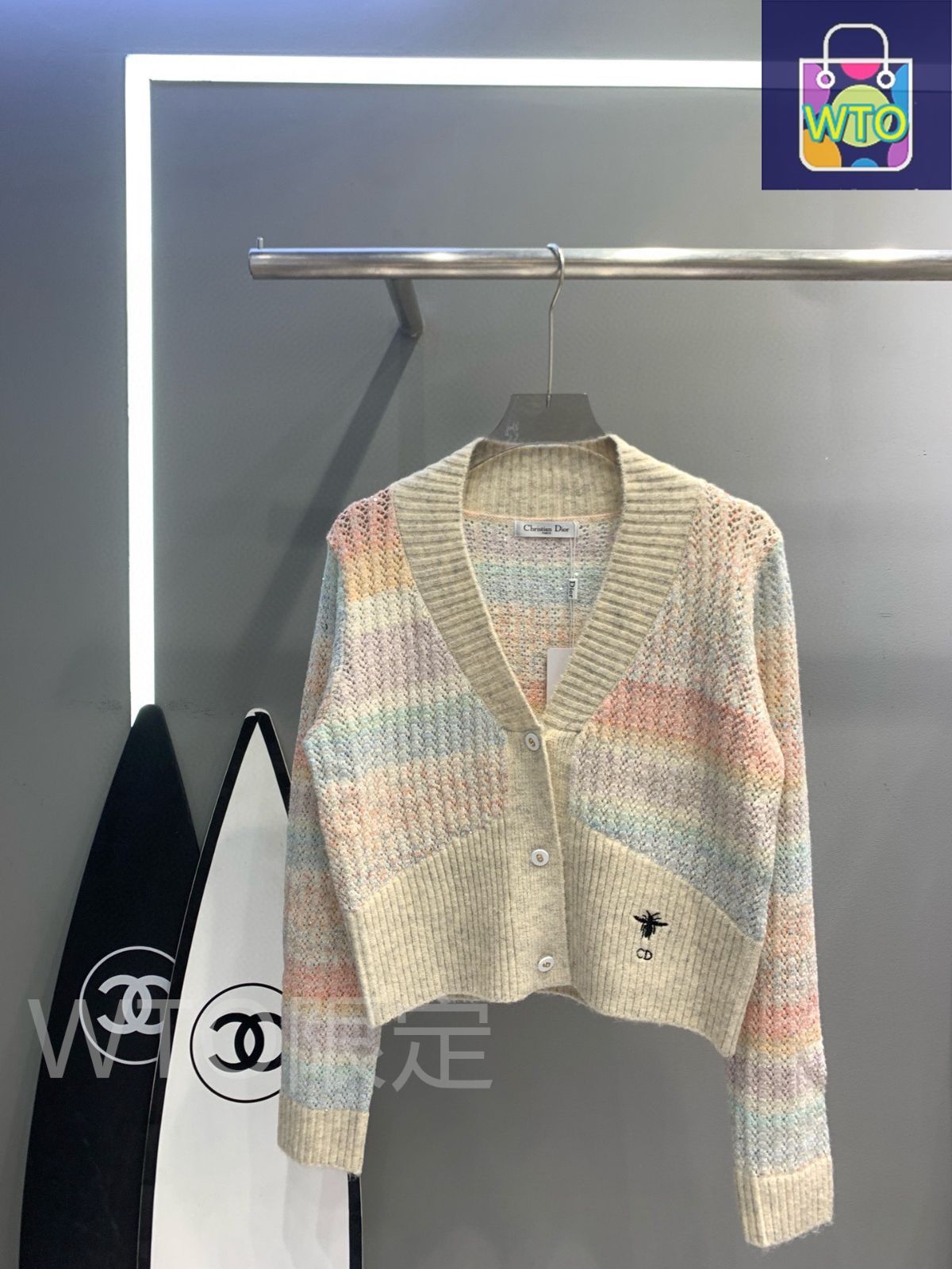 CHRISTIAN DIOR ホワイト Vネックカーディガン セール】 アシンメトリーVネックカーディガン （カーディガン・ボレロ