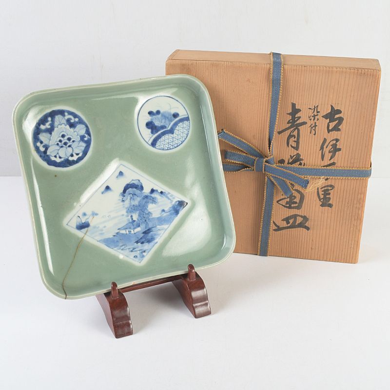 伊万里焼 古伊万里 青磁 染付山水文 角皿 時代箱付 N S329 伊万里焼 古伊万里 青磁 染付山水文 角皿 時代箱付 N S329