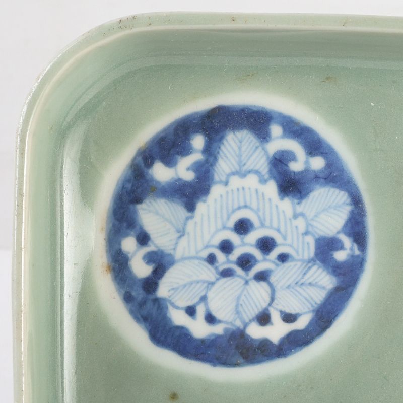 伊万里焼 古伊万里 青磁 染付山水文 角皿 時代箱付 N S329 - メルカリ