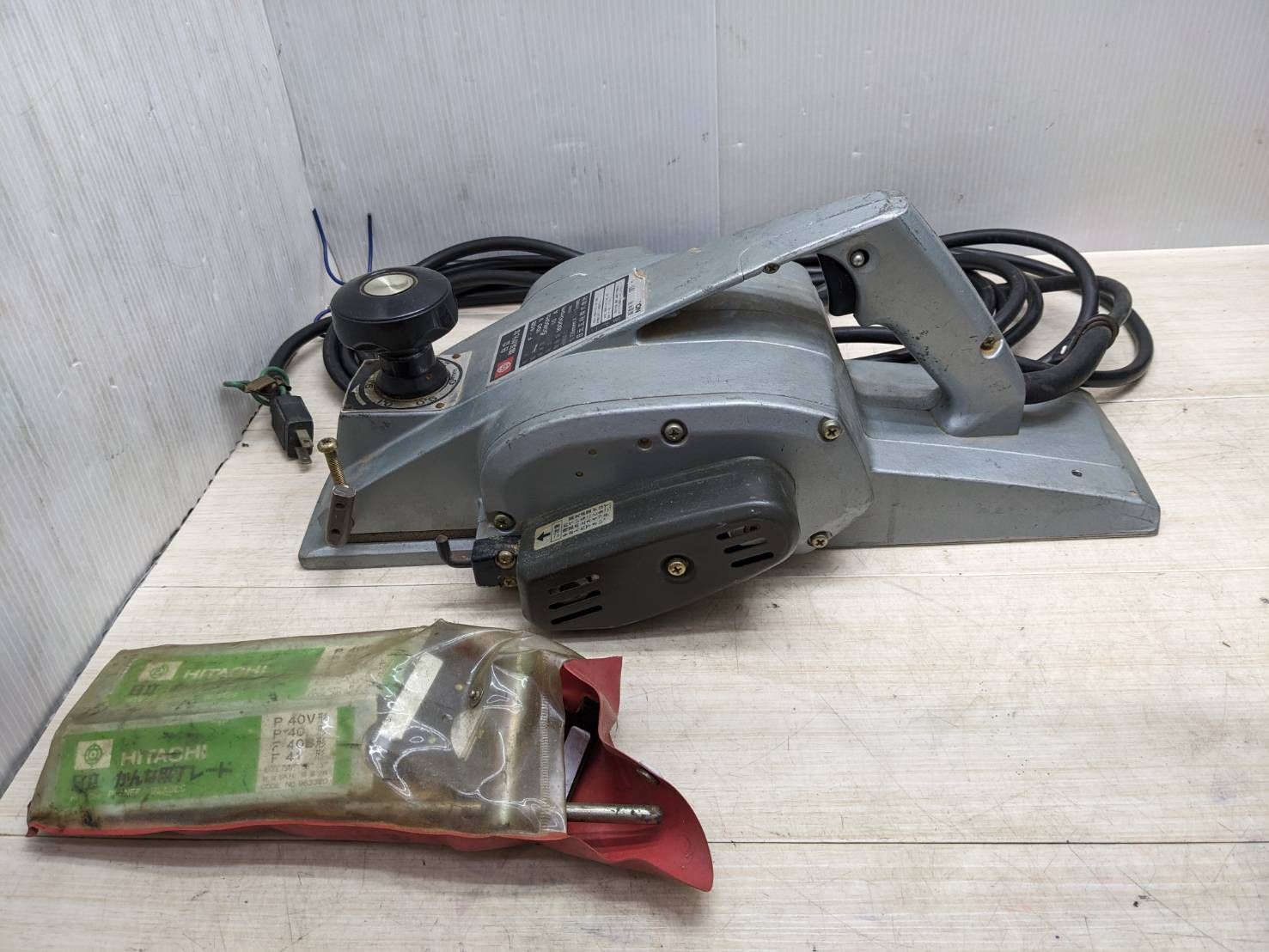 純プラチナ ツイストデザインリング Pt1000