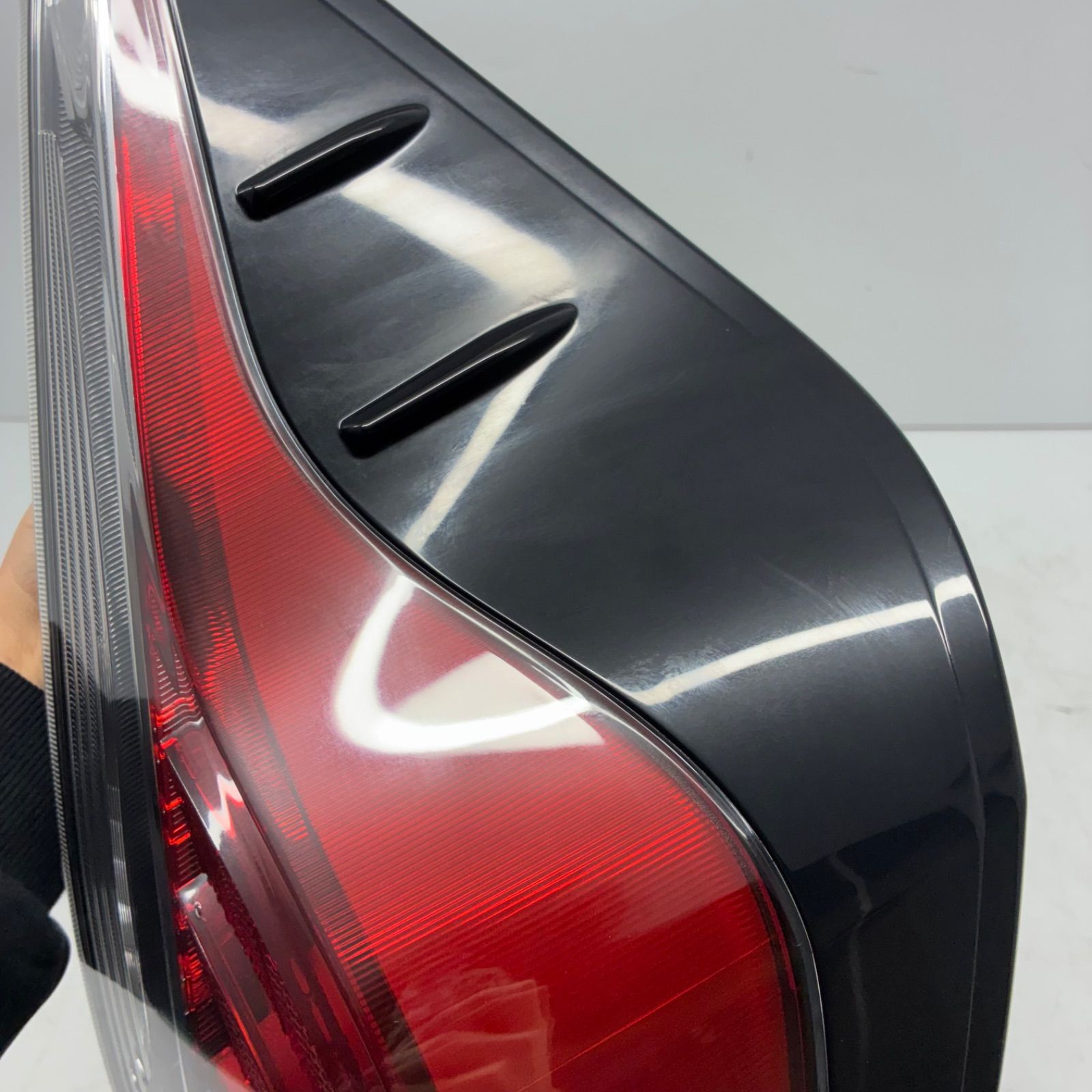 美品【コーティング済】トヨタ NHP10 AQUA アクア 中期 テールライト