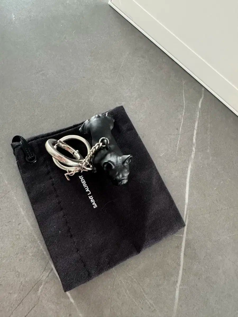 SAINT LAURENT 犬型キーホルダー 楽天市場】サンローラン SAINT LAURENT PARIS ドッグ キーリング