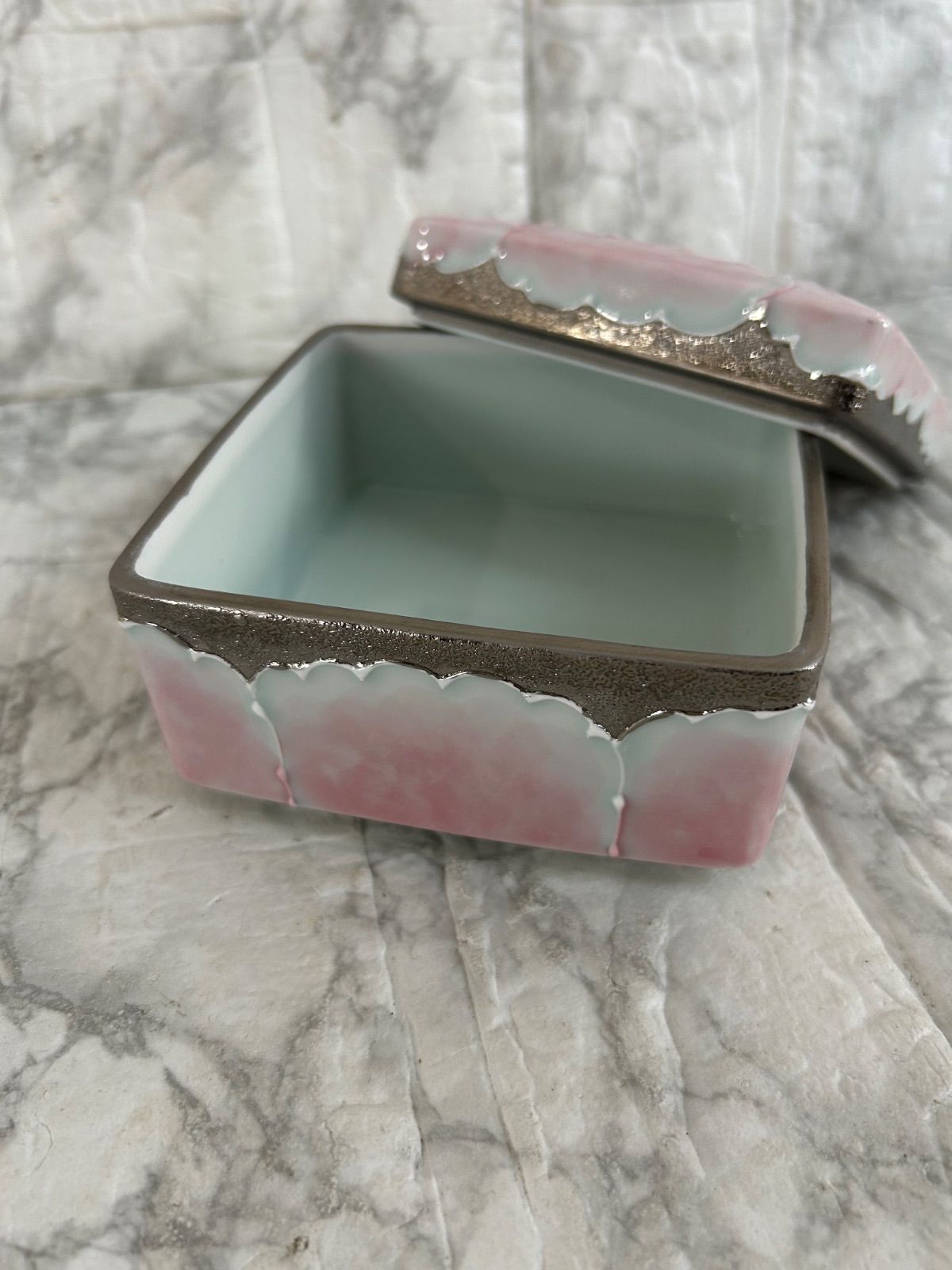 陶器 有田焼 文山窯 プラチナ牡丹 陶箱 蓋物 菓子器 小物入れ 食器