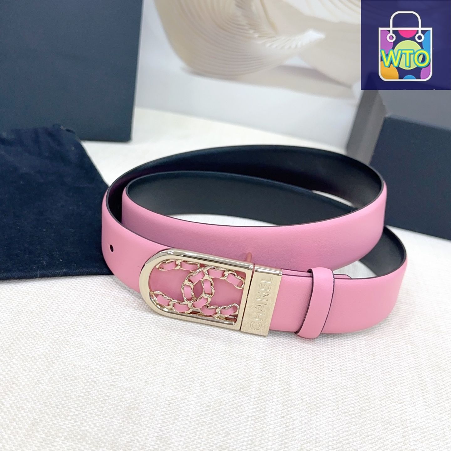 Chanel ピンクレザー ベルト CCロゴ付き Chanel ピンクレザー ベルト CCロゴ付き 小物