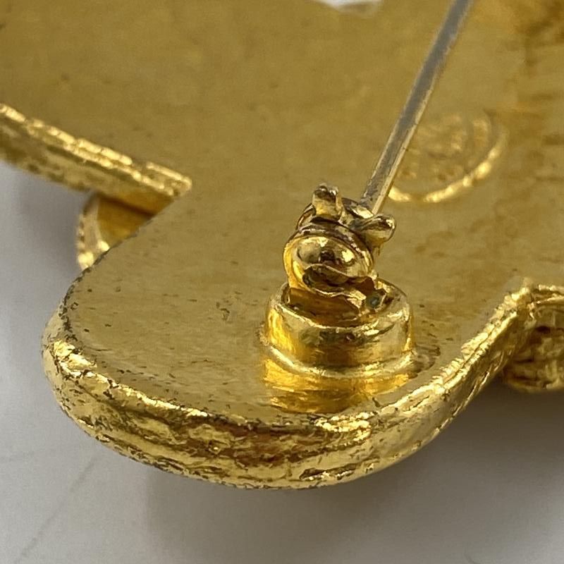 中古】CHANEL トリプルココマーク ブローチ ゴールドカラー シャネル