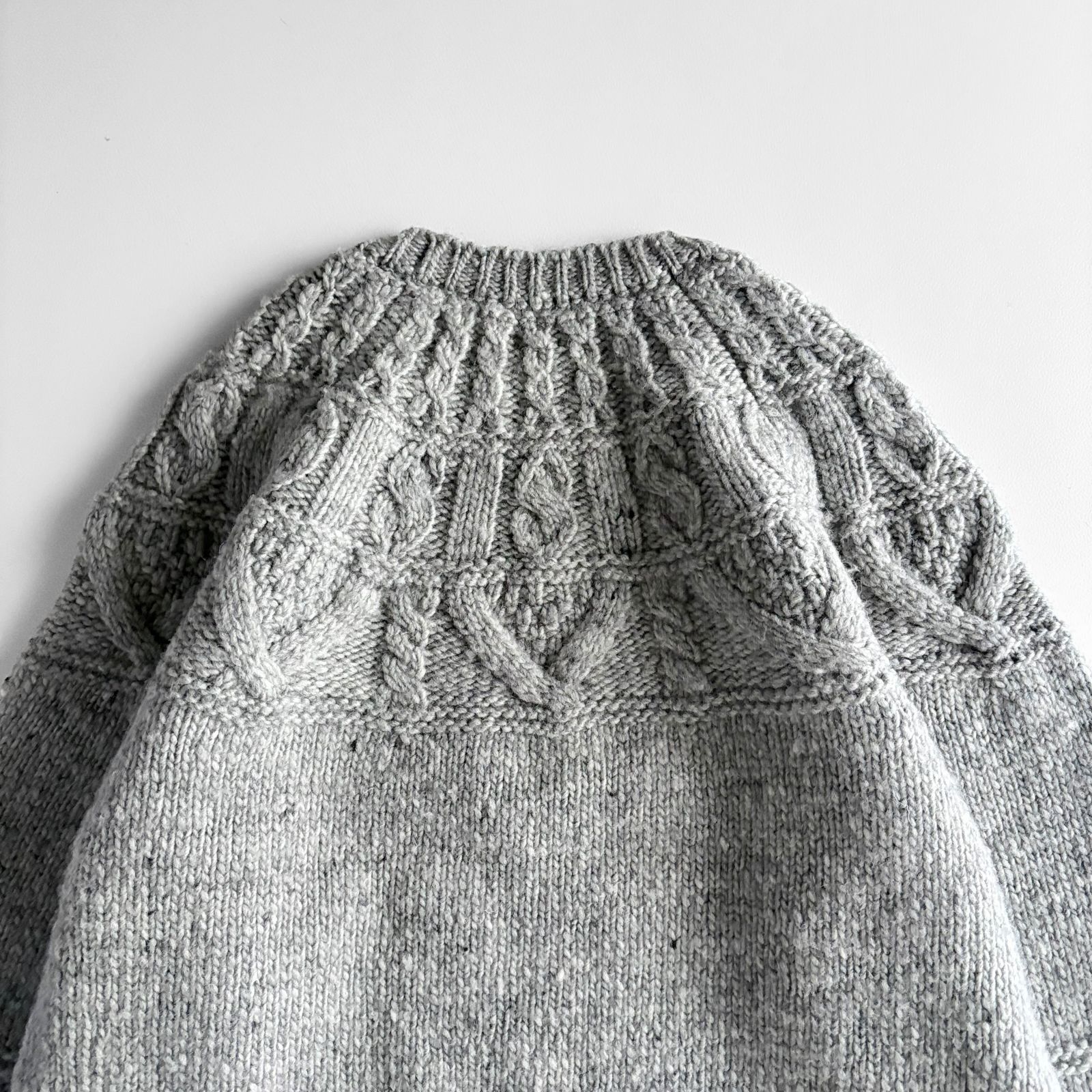 極美品 バトナー スプレッドアランクルーネックニット ウール L チャコール 極美品 バトナー スプレッドアランクルーネックニット ウール L