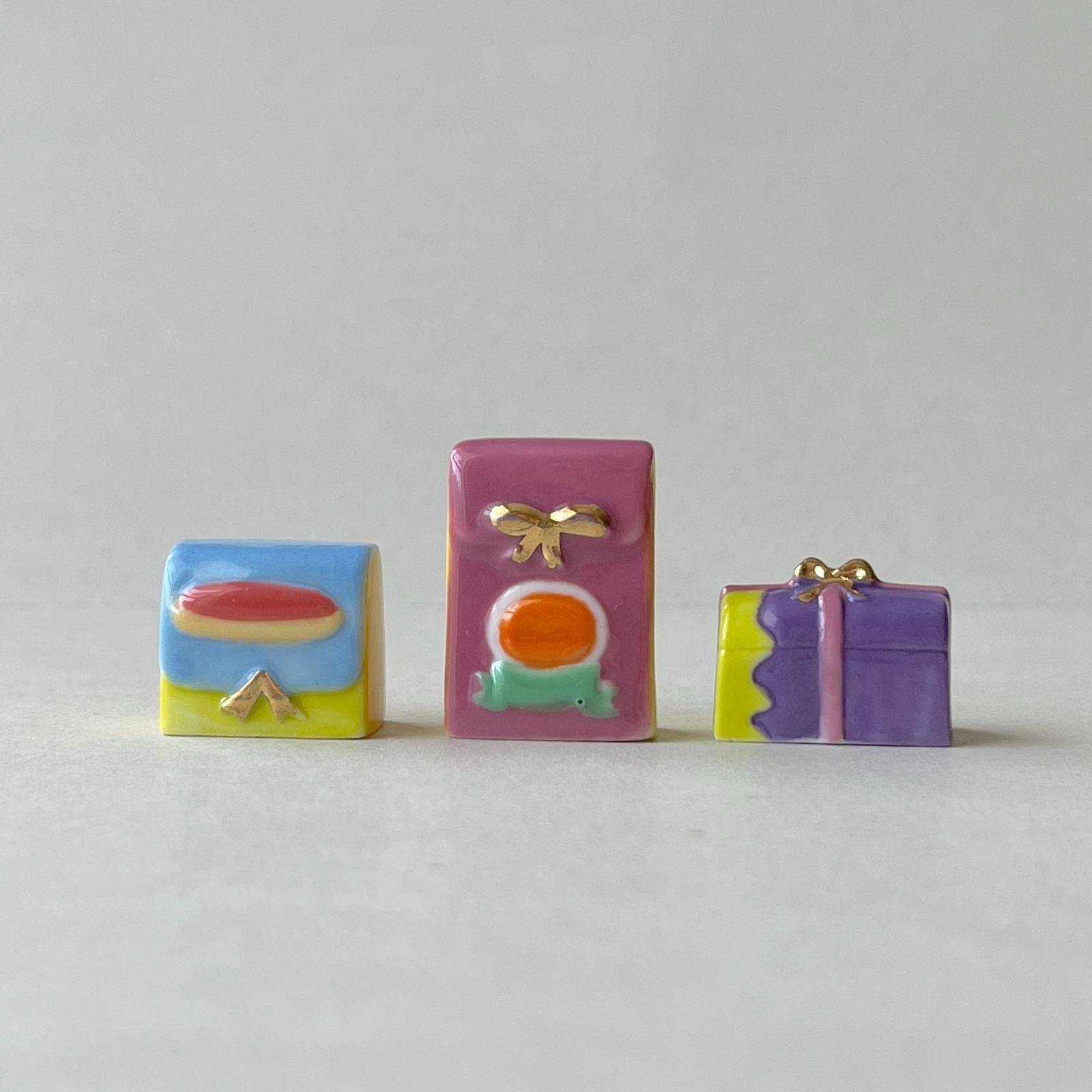 キャンディとお菓子　フェーブ　フェーヴ　フランス　陶器　ミニチュア　置物　飴 キャンディとお菓子 フェーブ フェーヴ フランス 陶器 ミニチュア 置物