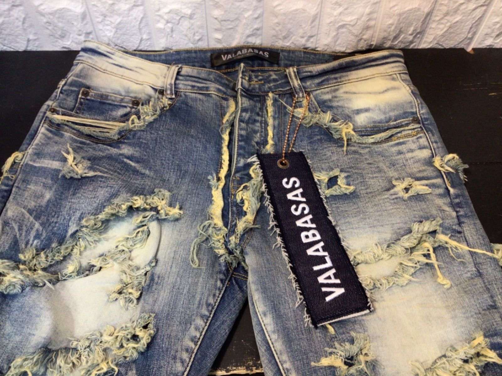 【新品未使用】VALABASAS ダメージ加工デニム 29 valabasas バラバサス パネルダメージフレアスキニーデニム 29 - メルカリ